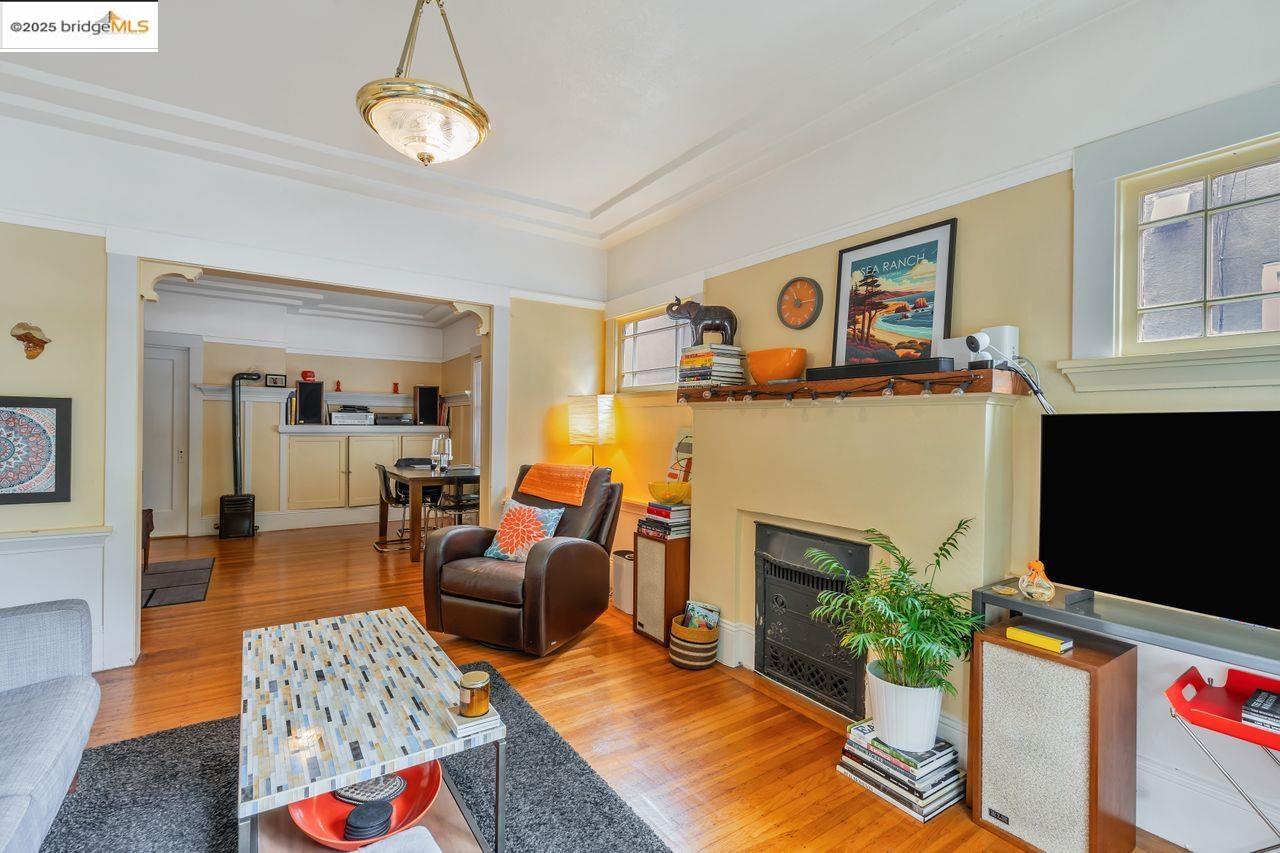 Detail Gallery Image 7 of 60 For 5537 Claremont Ave, Oakland,  CA 94618 - – Beds | – Baths