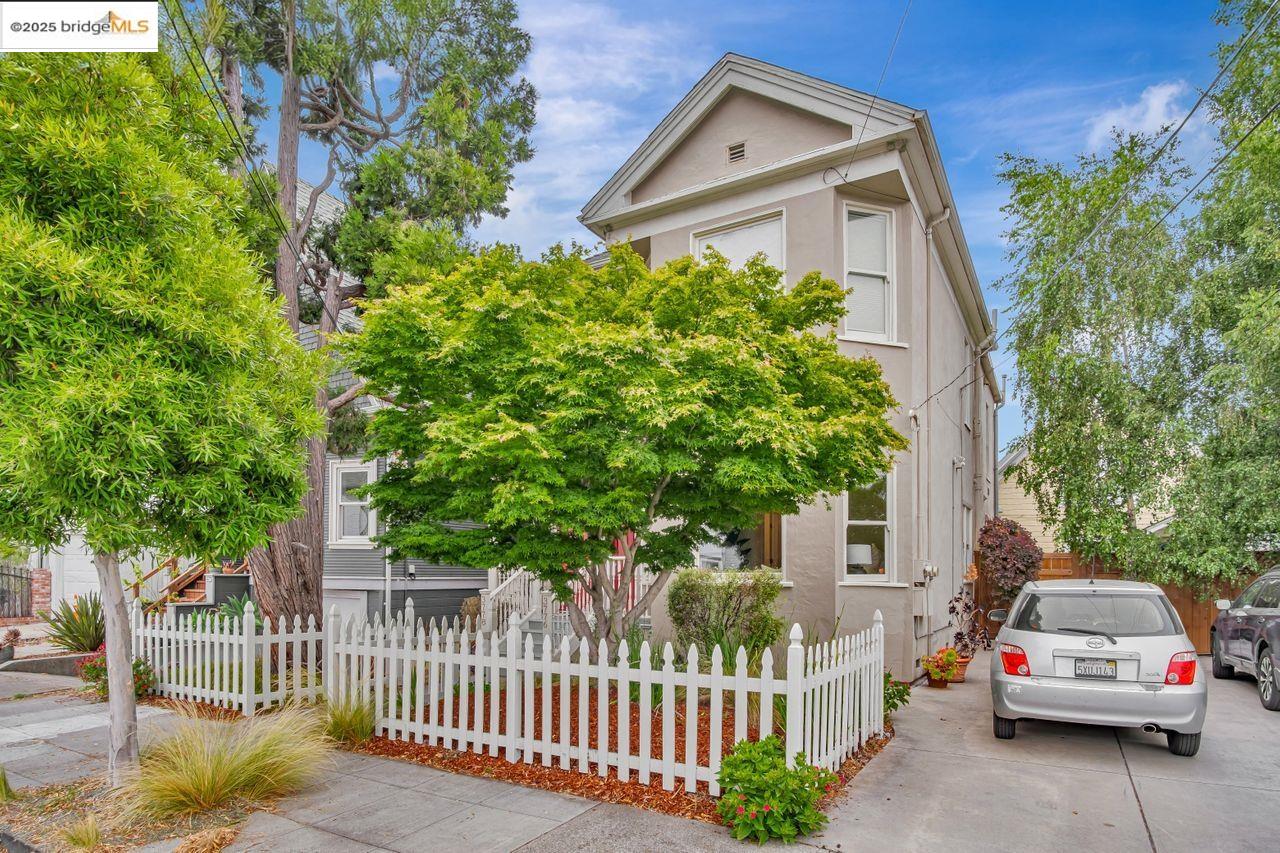 Photo #2: 41102011 Listing 