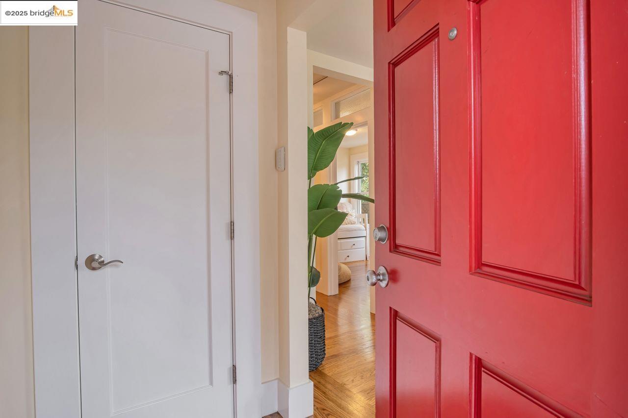 Photo #4: 41102011 Listing 
