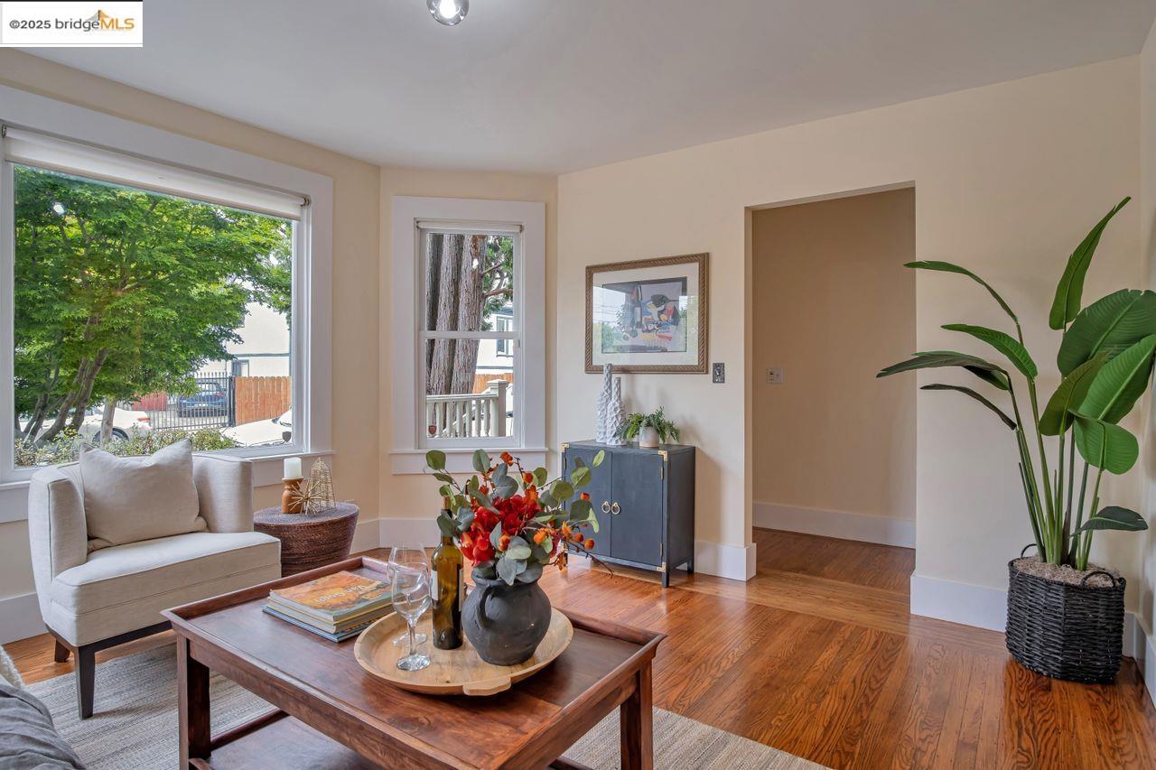 Photo #6: 41102011 Listing 