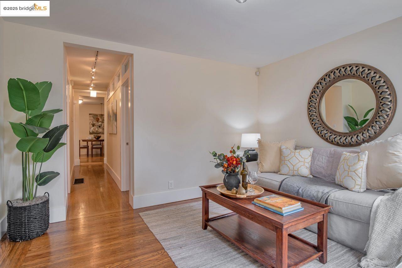 Photo #9: 41102011 Listing: Photo #9