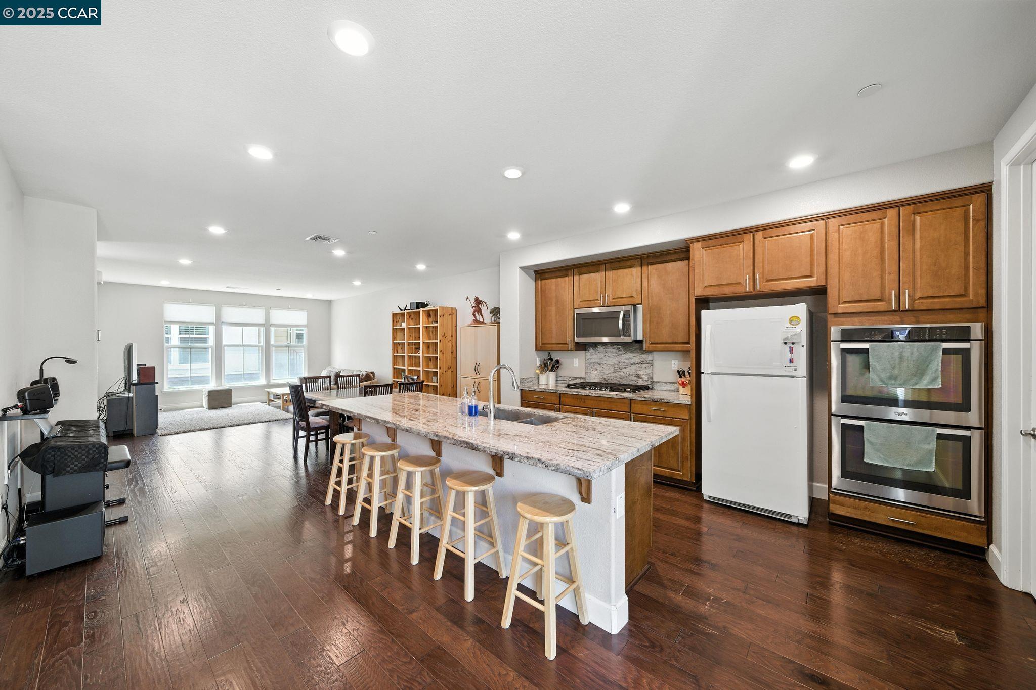 Photo #4: 41102012 Listing 