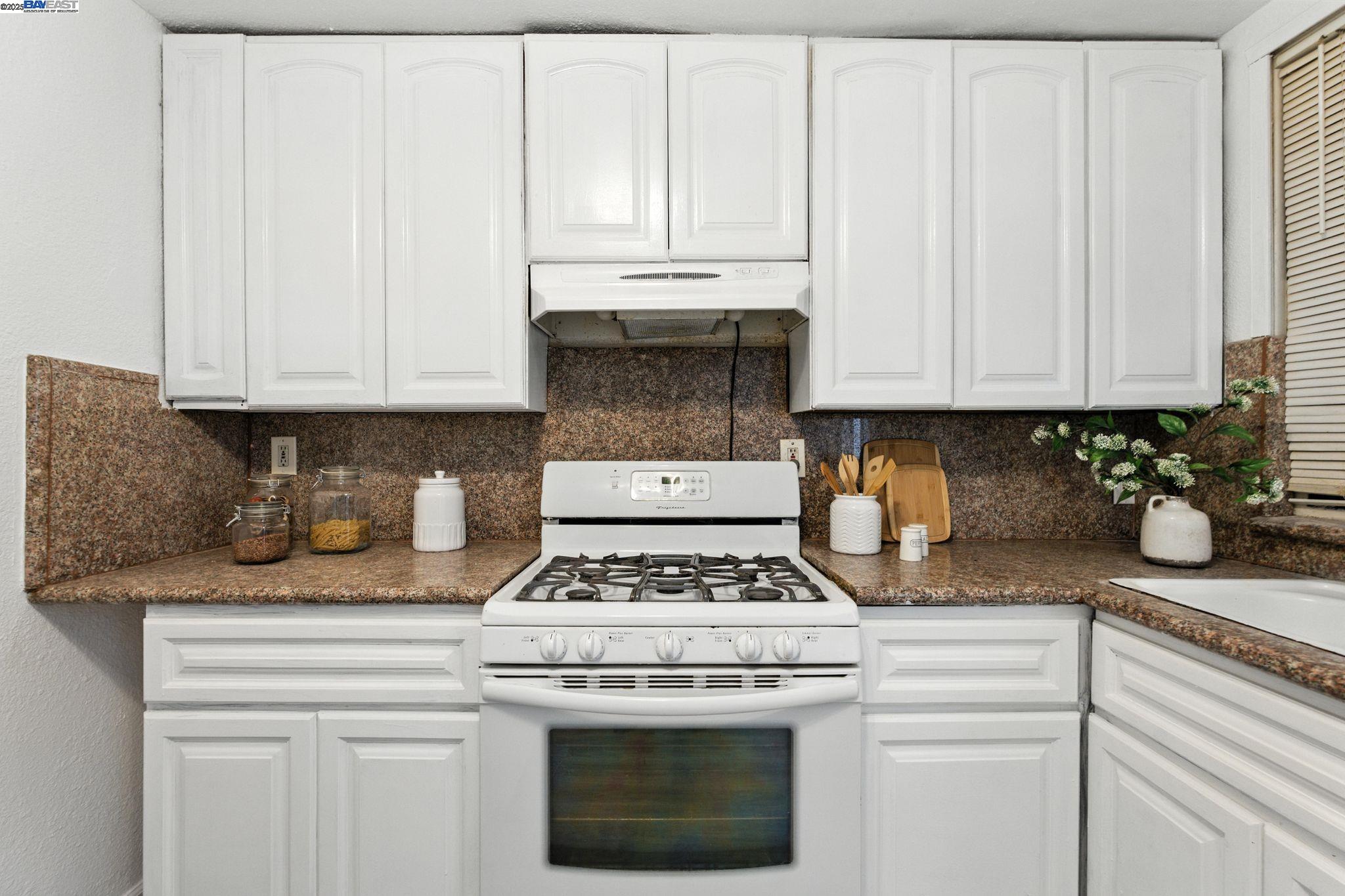 Detail Gallery Image 11 of 34 For 840 Oak St, Alameda,  CA 94501 - – Beds | – Baths