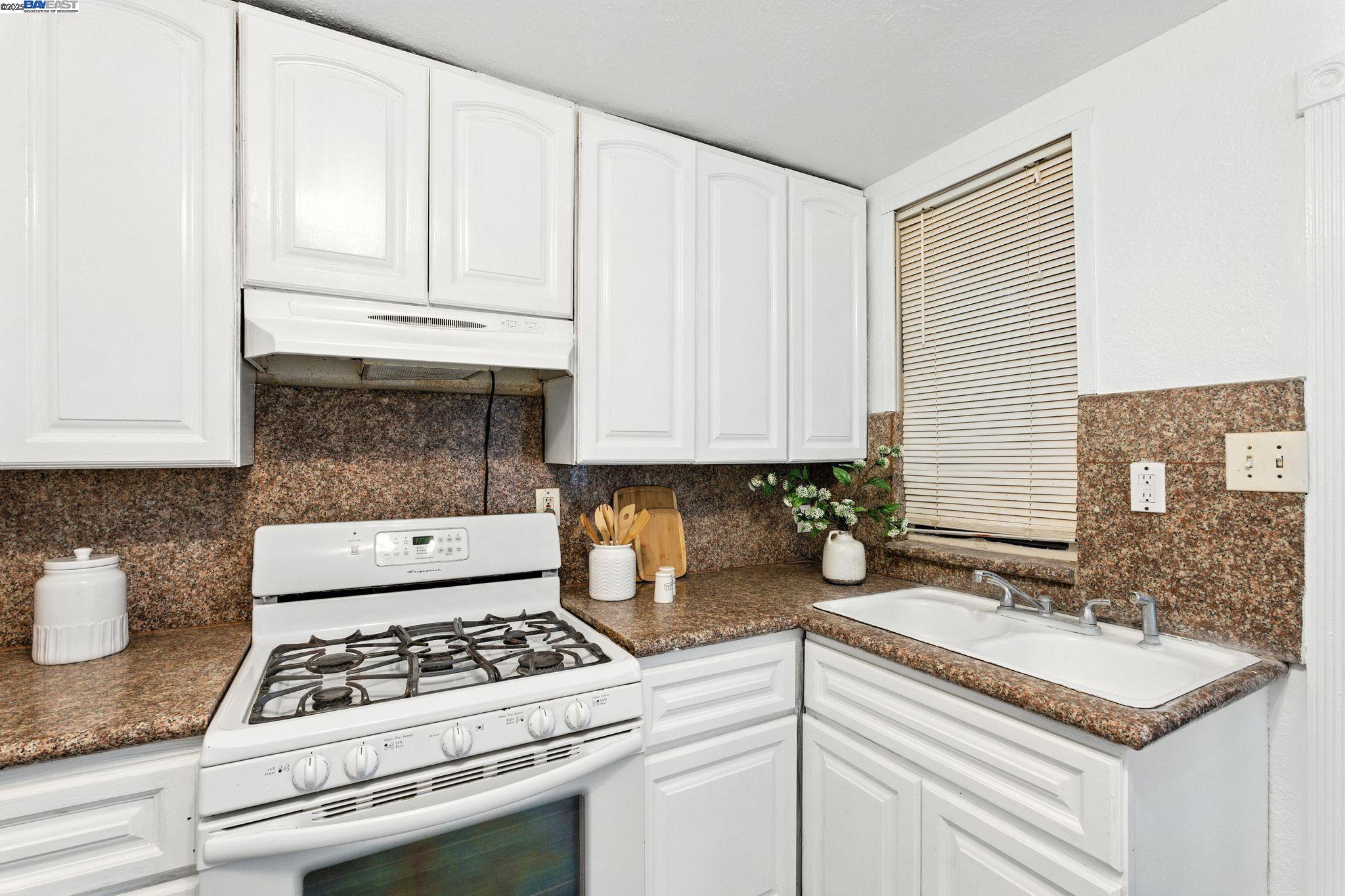 Detail Gallery Image 12 of 34 For 840 Oak St, Alameda,  CA 94501 - – Beds | – Baths