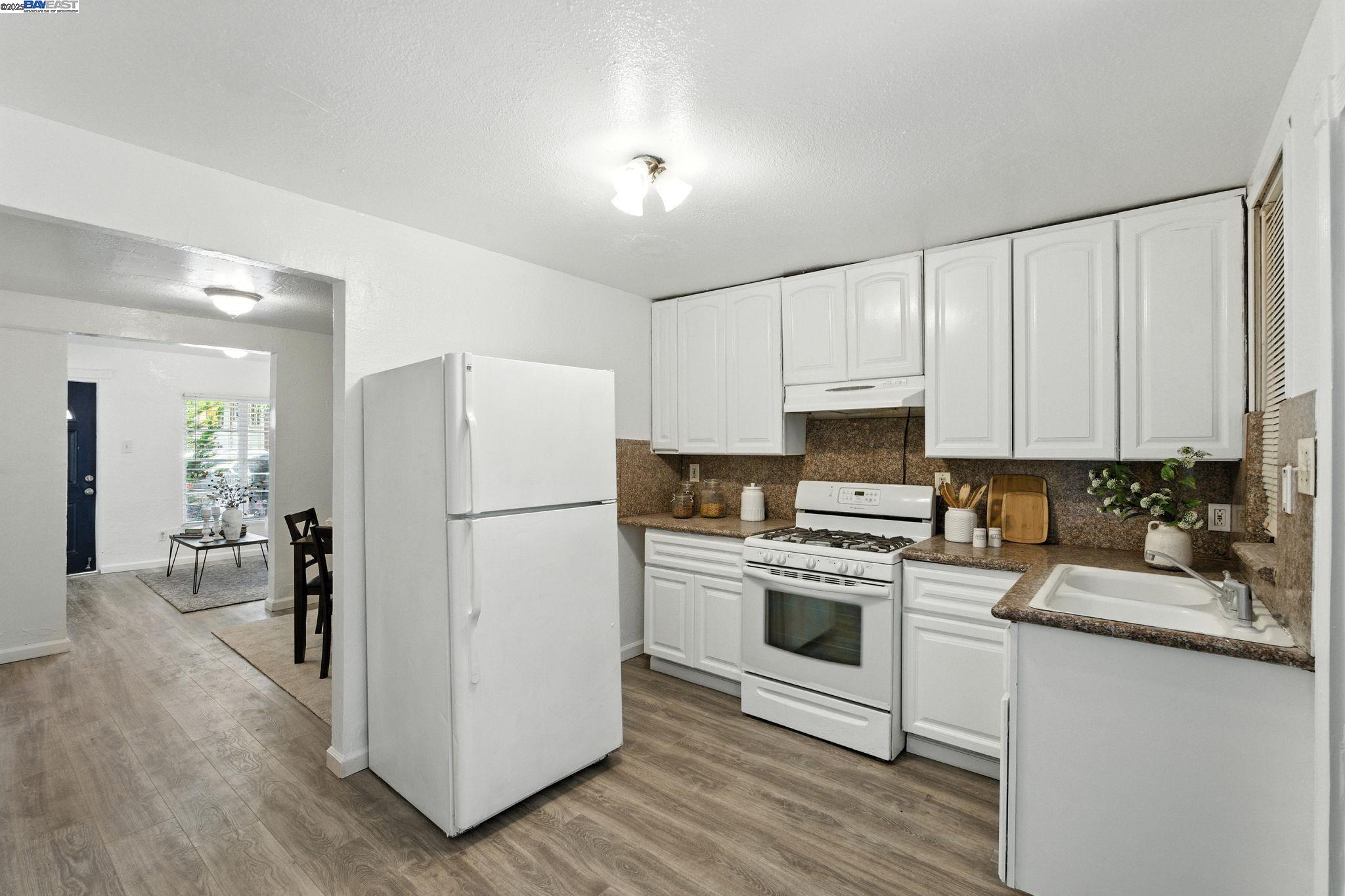 Detail Gallery Image 10 of 34 For 840 Oak St, Alameda,  CA 94501 - – Beds | – Baths