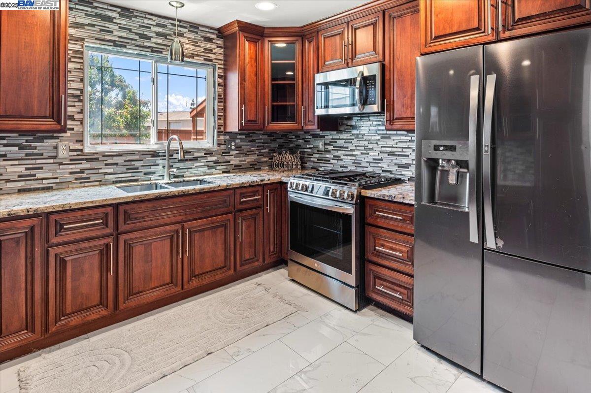 Detail Gallery Image 15 of 41 For 28399 Cubberley Ct, Hayward,  CA 94545 - 4 Beds | 2 Baths