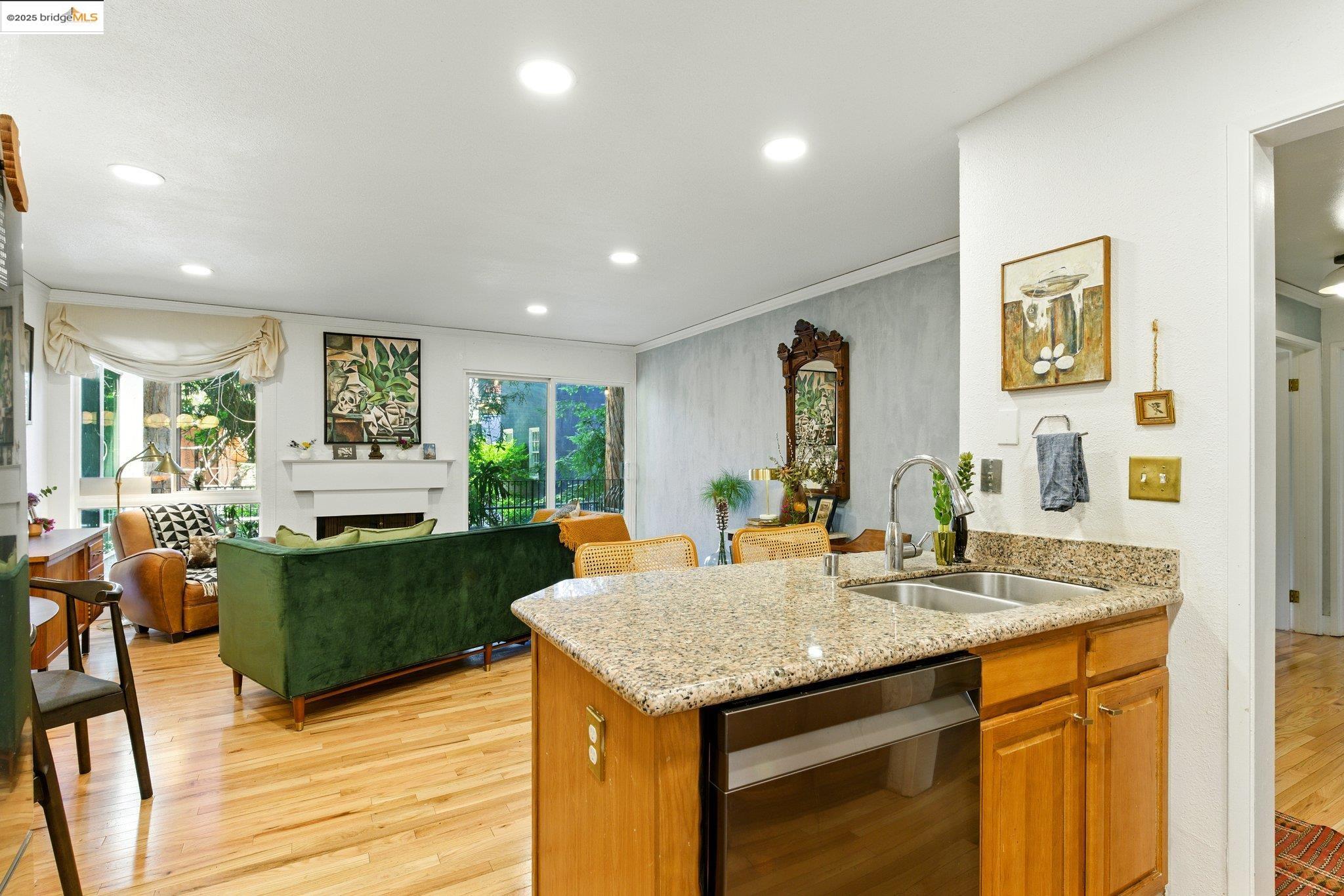 Detail Gallery Image 11 of 48 For 199 Montecito Ave #105,  Oakland,  CA 94610 - 2 Beds | 1 Baths