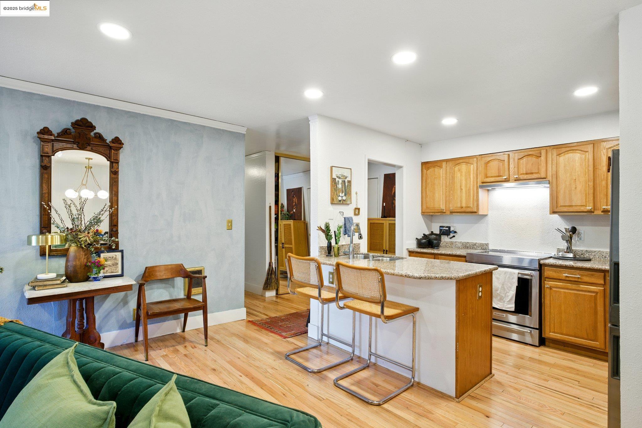 Photo #6: 41102018 Listing 