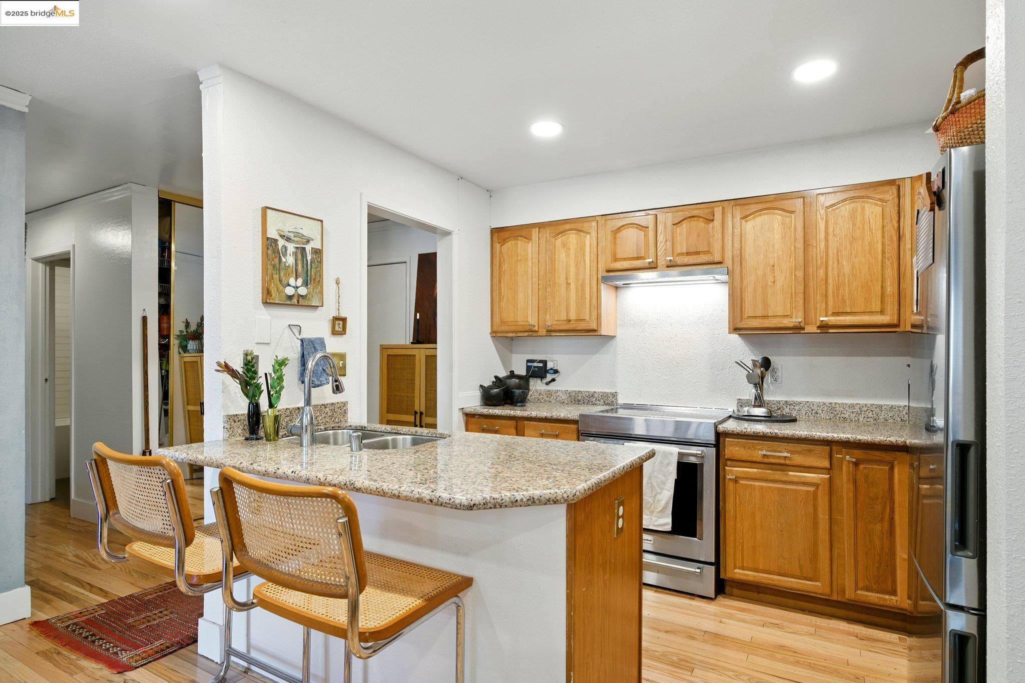 Detail Gallery Image 7 of 48 For 199 Montecito Ave #105,  Oakland,  CA 94610 - 2 Beds | 1 Baths