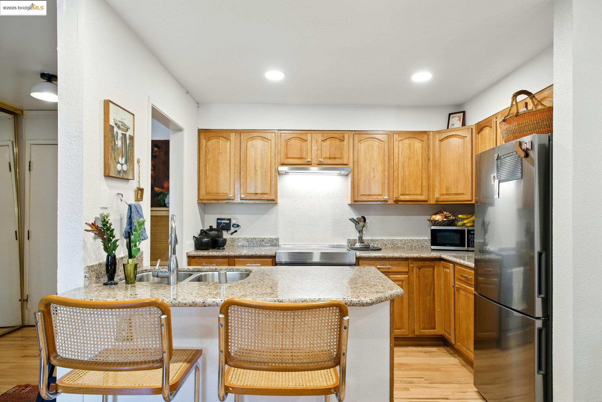 Detail Gallery Image 8 of 48 For 199 Montecito Ave #105,  Oakland,  CA 94610 - 2 Beds | 1 Baths