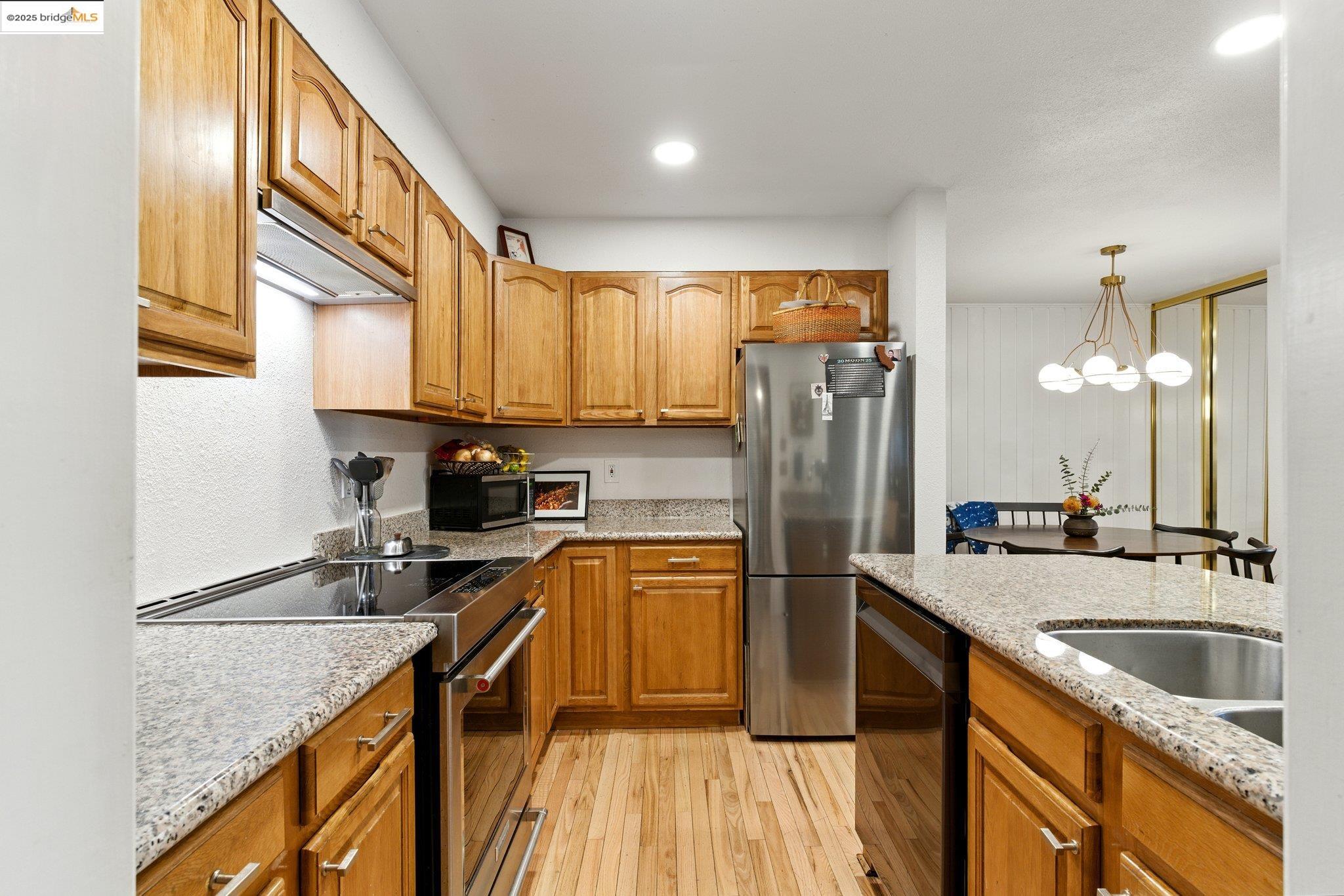 Detail Gallery Image 10 of 48 For 199 Montecito Ave #105,  Oakland,  CA 94610 - 2 Beds | 1 Baths