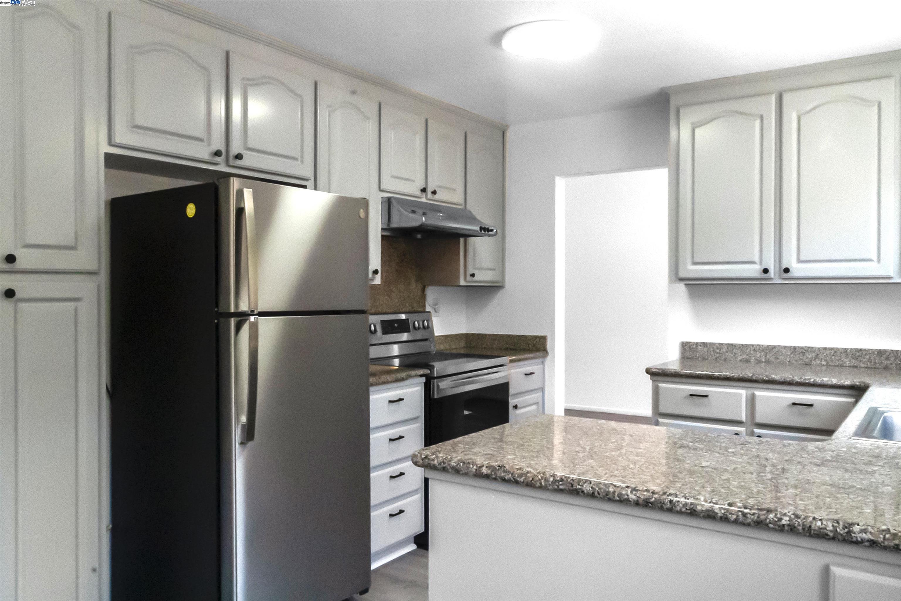 Detail Gallery Image 4 of 26 For 664 Gellert Blvd, Daly City,  CA 94015 - 4 Beds | 3 Baths
