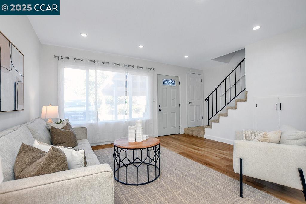 Photo #4: 41102020 Listing 