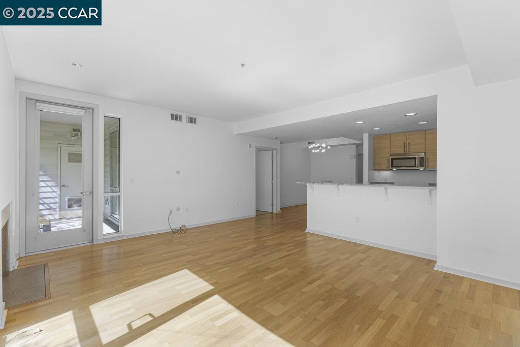 Photo #3: 41102022 Listing 