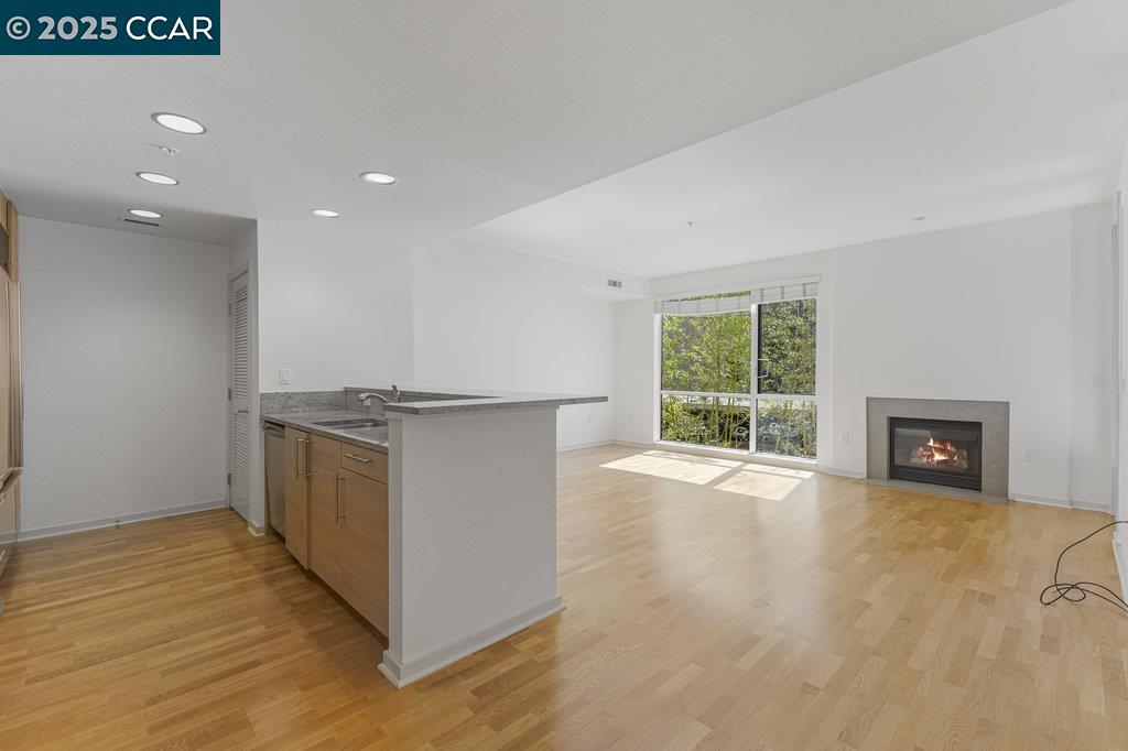 Photo #5: 41102022 Listing 