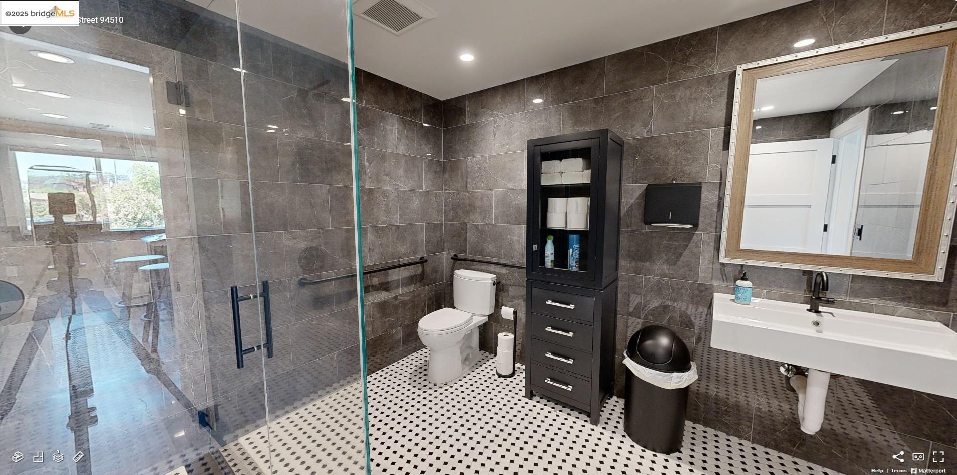 Detail Gallery Image 4 of 5 For 220 East G St, Benicia,  CA 94510 - – Beds | – Baths