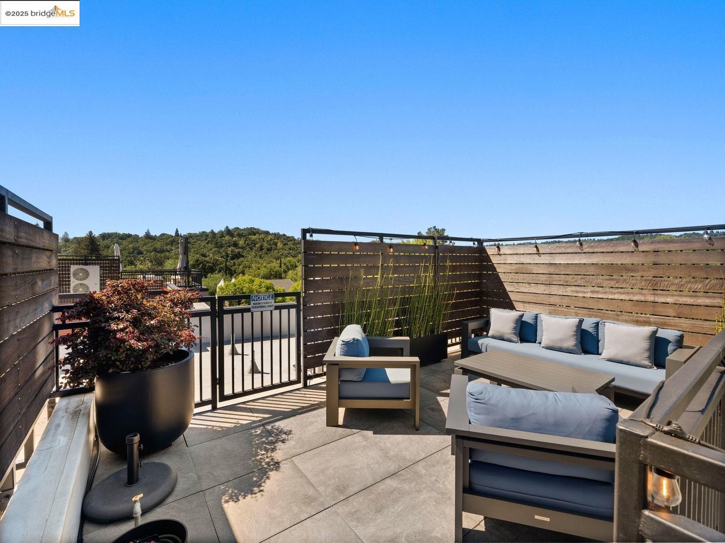 Detail Gallery Image 16 of 30 For 924 Brown Ave, Lafayette,  CA 94549 - 2 Beds | 2/1 Baths