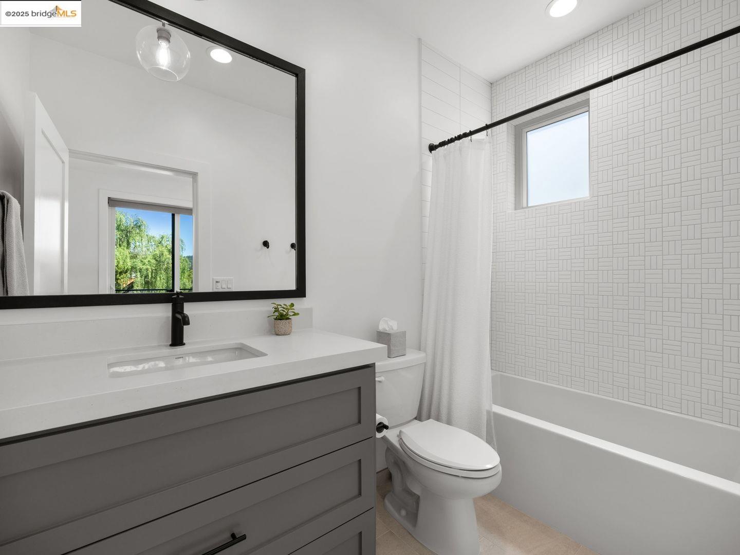 Detail Gallery Image 25 of 30 For 924 Brown Ave, Lafayette,  CA 94549 - 2 Beds | 2/1 Baths