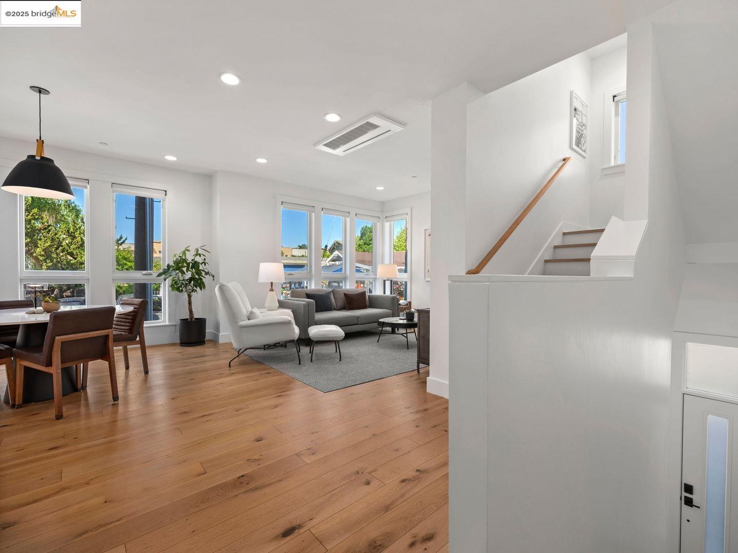 Detail Gallery Image 5 of 30 For 924 Brown Ave, Lafayette,  CA 94549 - 2 Beds | 2/1 Baths