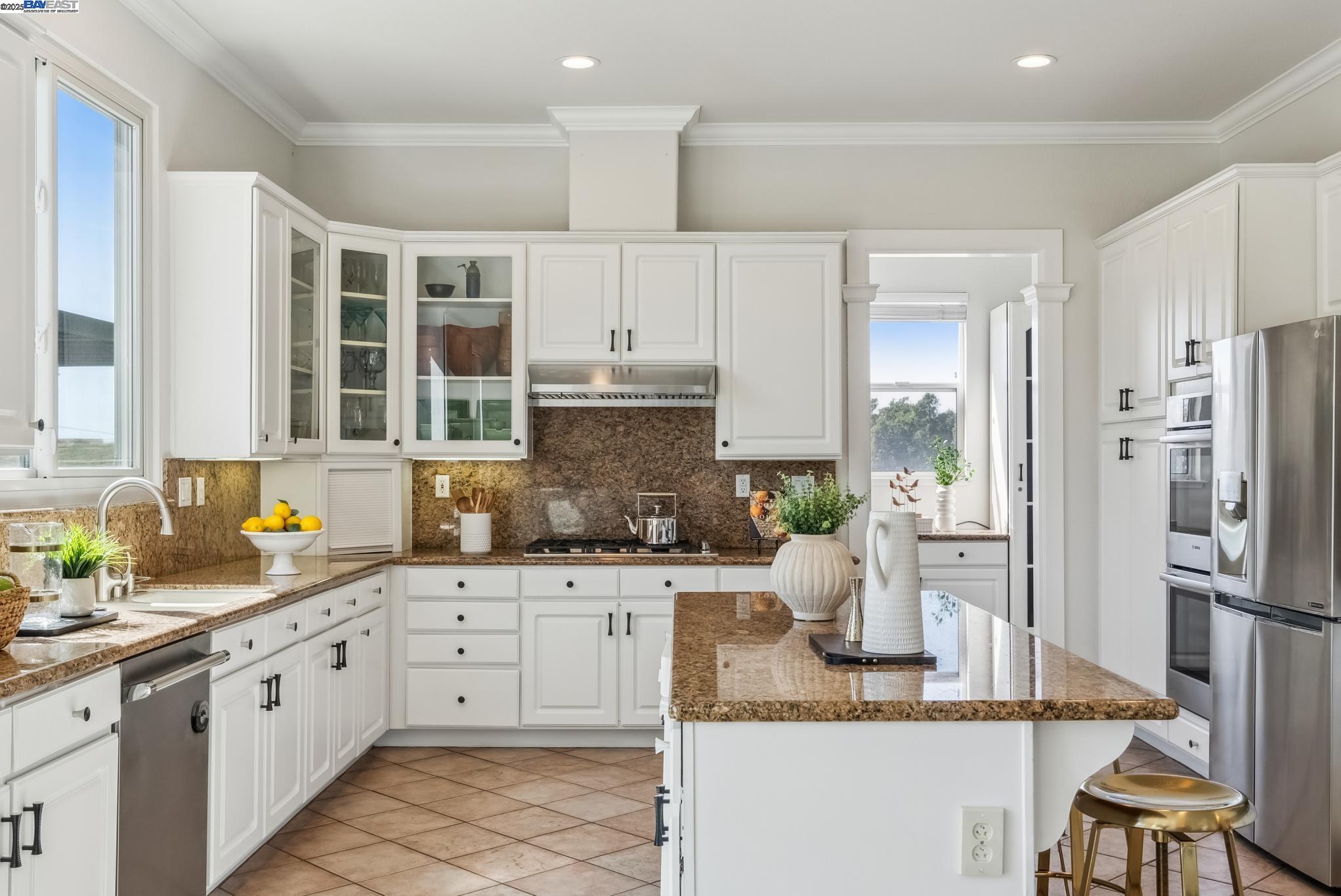 Detail Gallery Image 12 of 60 For 3879 Blackstone Ct, Castro Valley,  CA 94542 - 6 Beds | 4/1 Baths