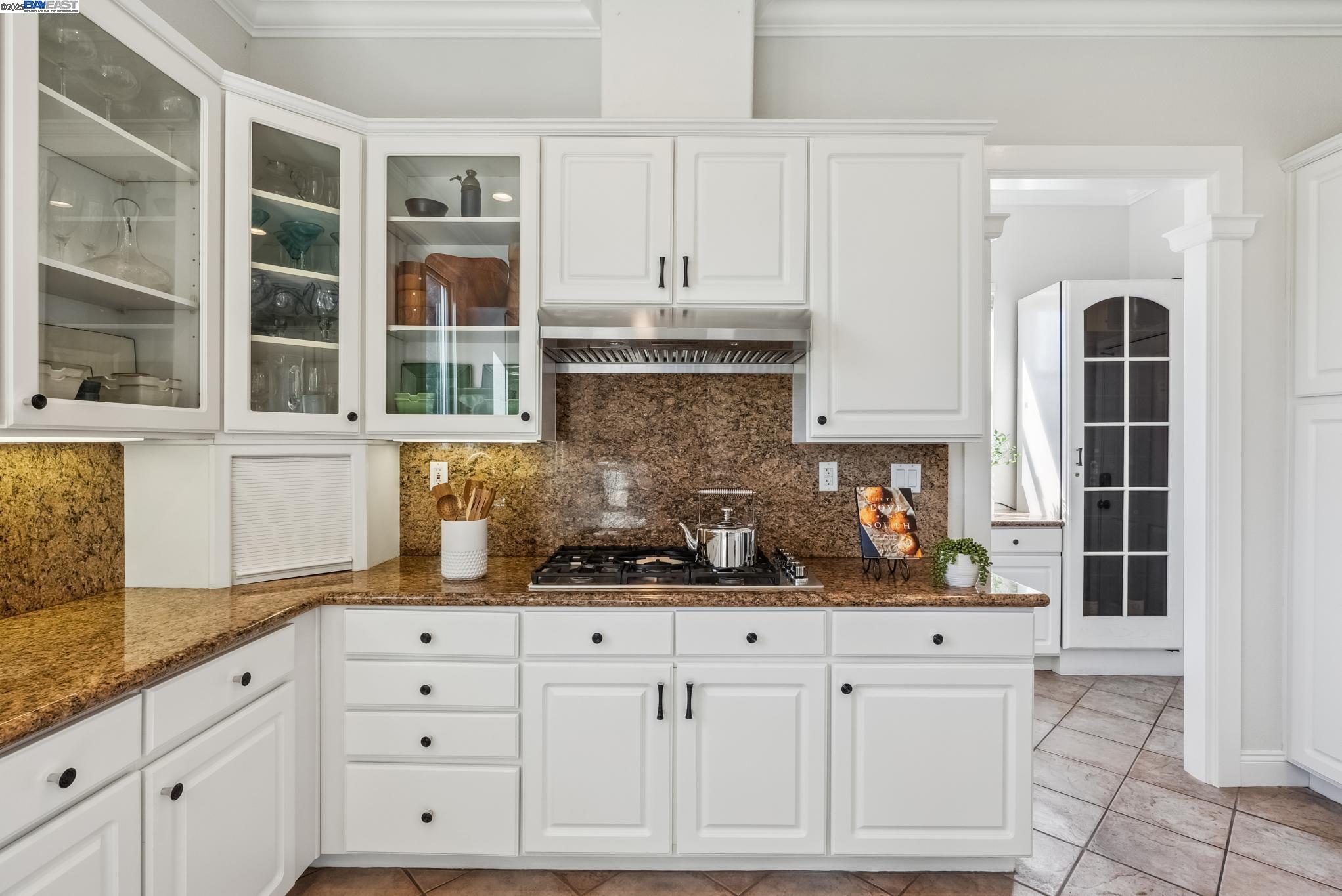Detail Gallery Image 15 of 60 For 3879 Blackstone Ct, Castro Valley,  CA 94542 - 6 Beds | 4/1 Baths