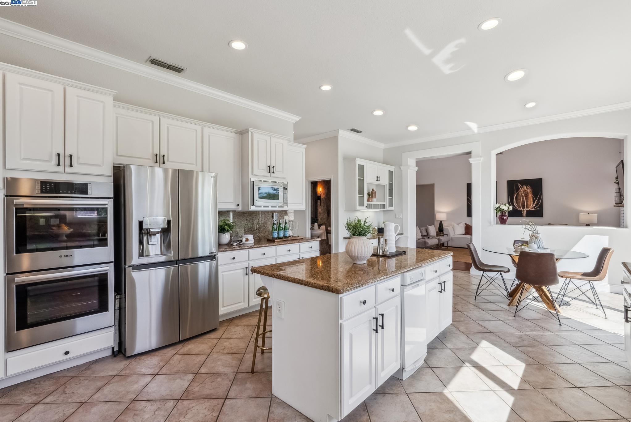 Detail Gallery Image 16 of 60 For 3879 Blackstone Ct, Castro Valley,  CA 94542 - 6 Beds | 4/1 Baths