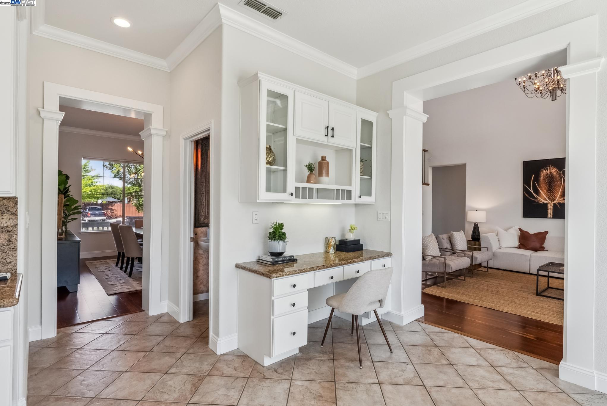 Detail Gallery Image 17 of 60 For 3879 Blackstone Ct, Castro Valley,  CA 94542 - 6 Beds | 4/1 Baths