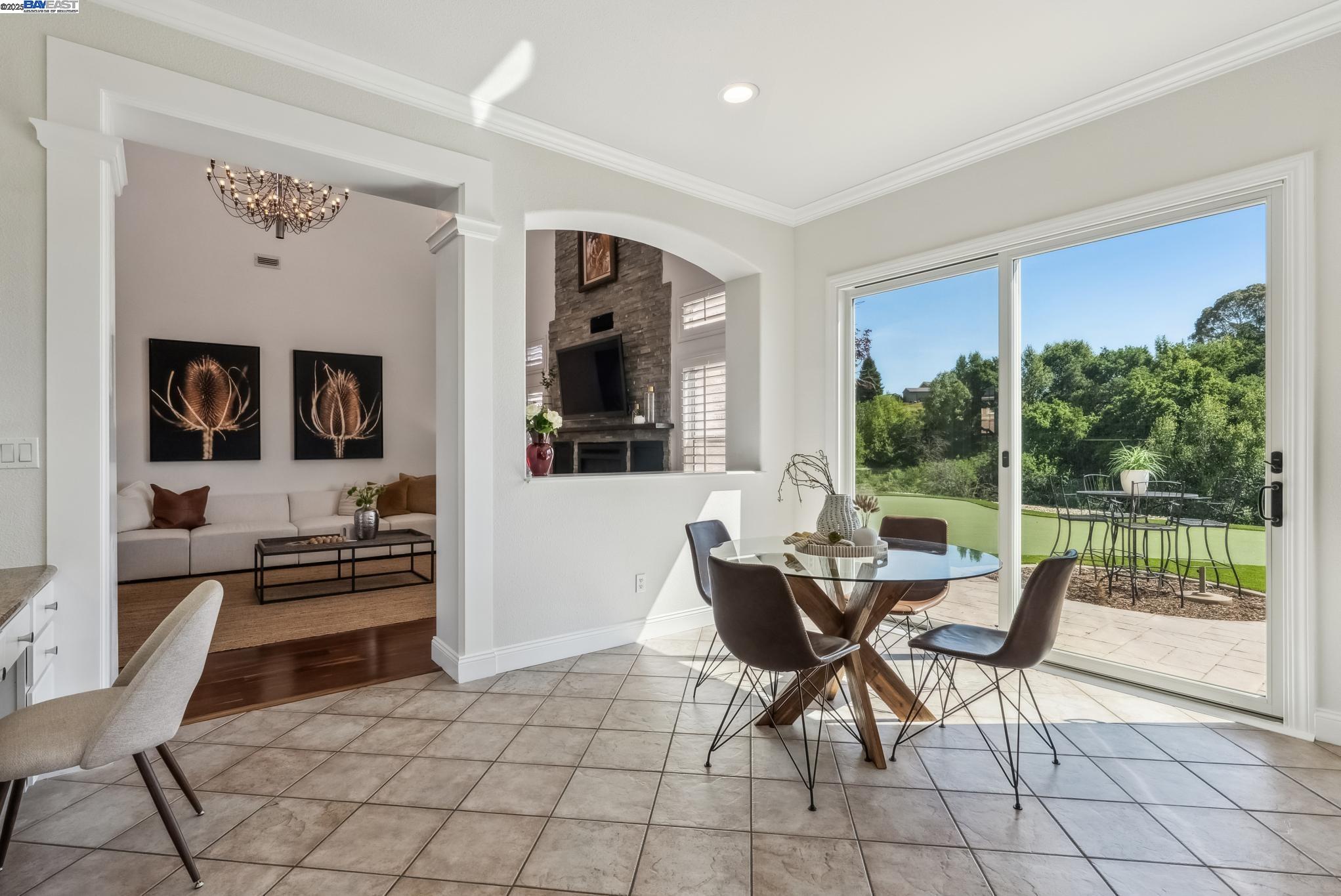 Detail Gallery Image 18 of 60 For 3879 Blackstone Ct, Castro Valley,  CA 94542 - 6 Beds | 4/1 Baths