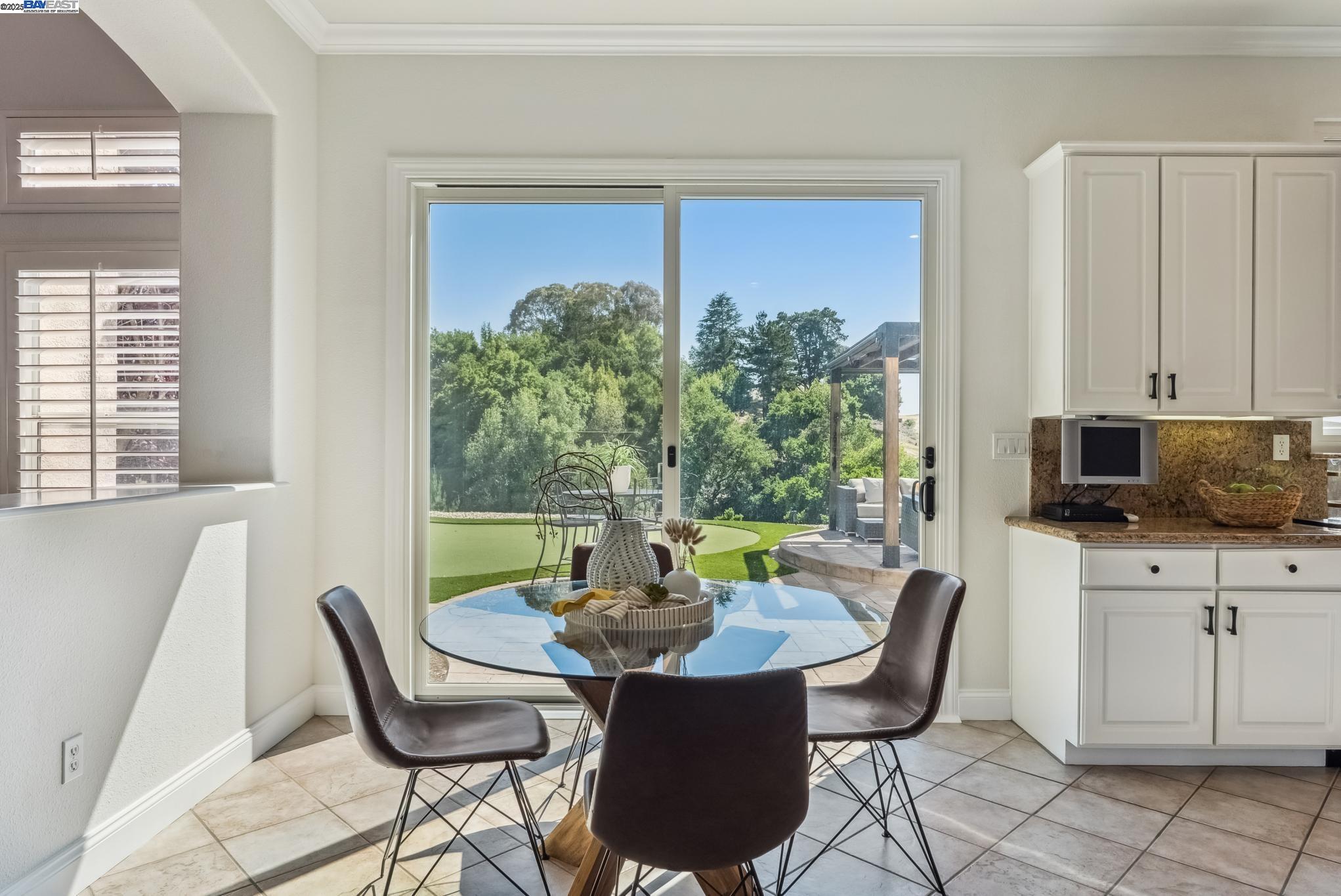 Detail Gallery Image 19 of 60 For 3879 Blackstone Ct, Castro Valley,  CA 94542 - 6 Beds | 4/1 Baths