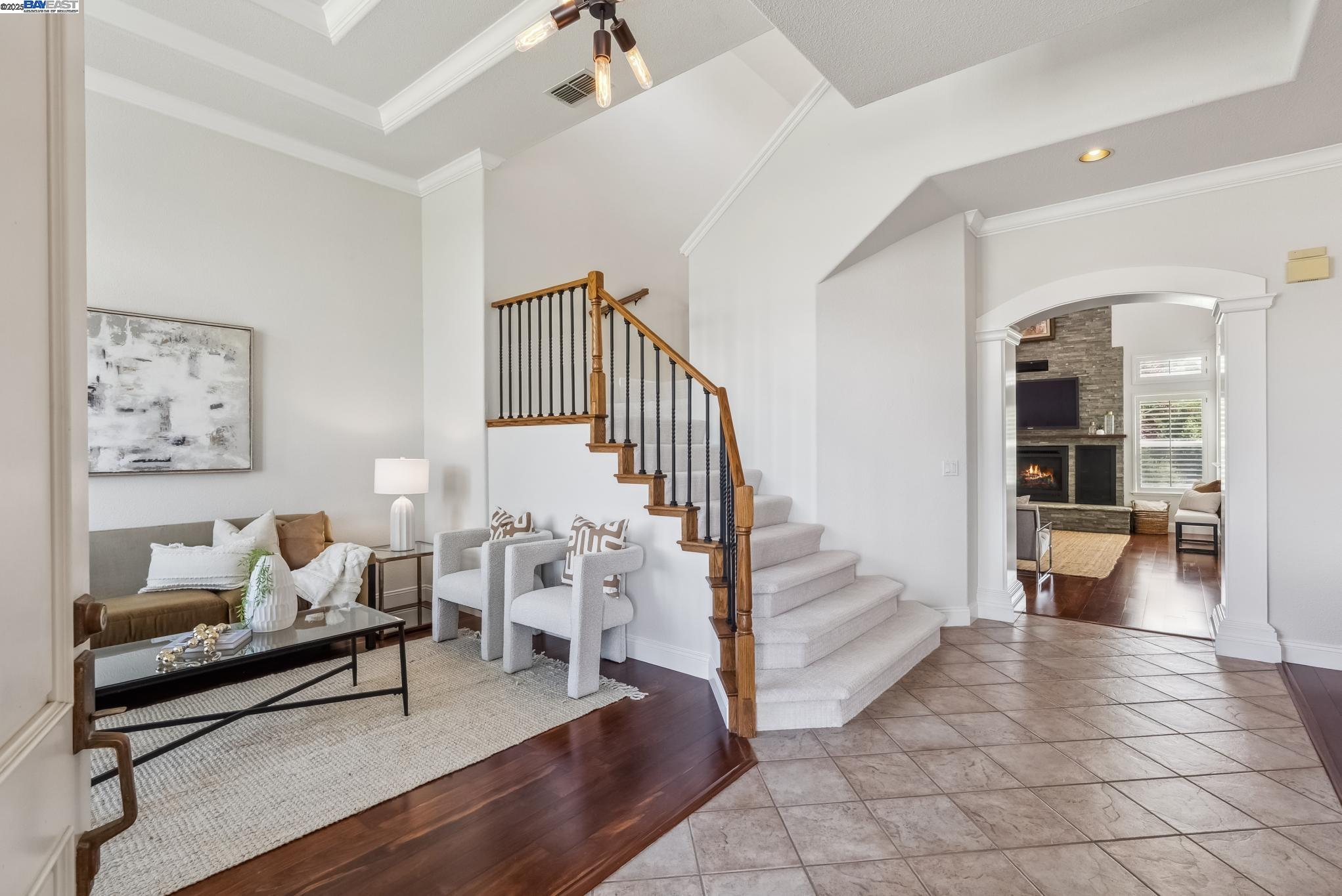 Detail Gallery Image 3 of 60 For 3879 Blackstone Ct, Castro Valley,  CA 94542 - 6 Beds | 4/1 Baths