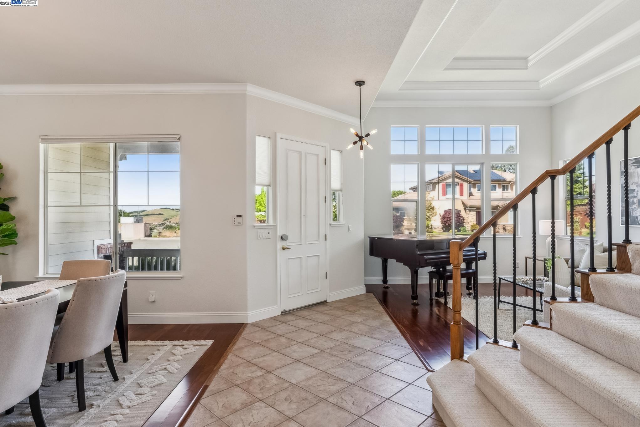 Detail Gallery Image 4 of 60 For 3879 Blackstone Ct, Castro Valley,  CA 94542 - 6 Beds | 4/1 Baths