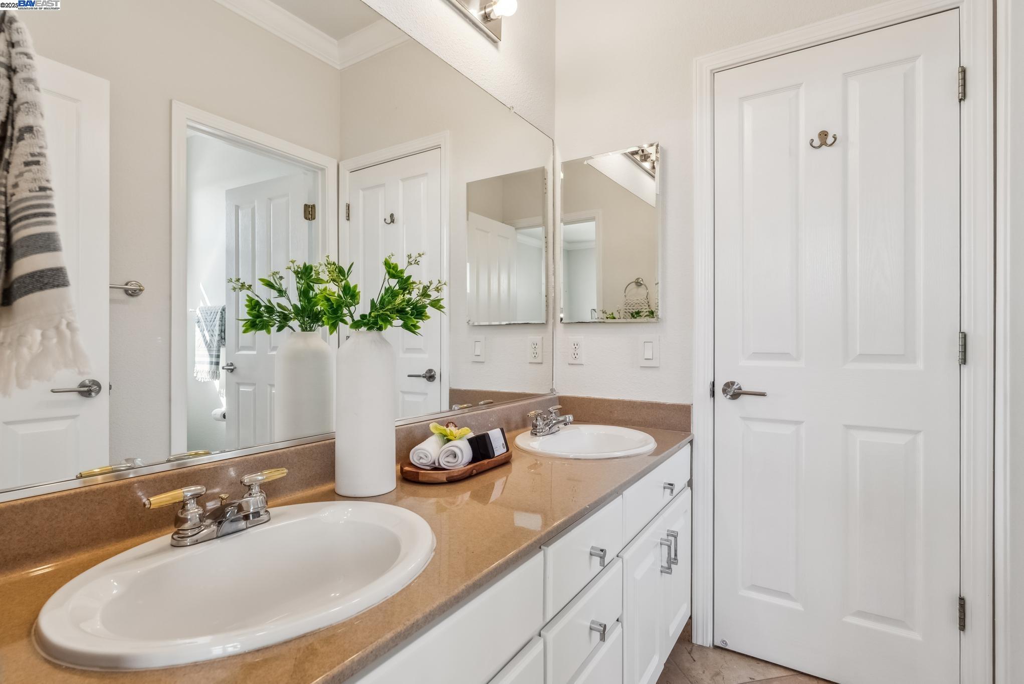 Detail Gallery Image 36 of 60 For 3879 Blackstone Ct, Castro Valley,  CA 94542 - 6 Beds | 4/1 Baths