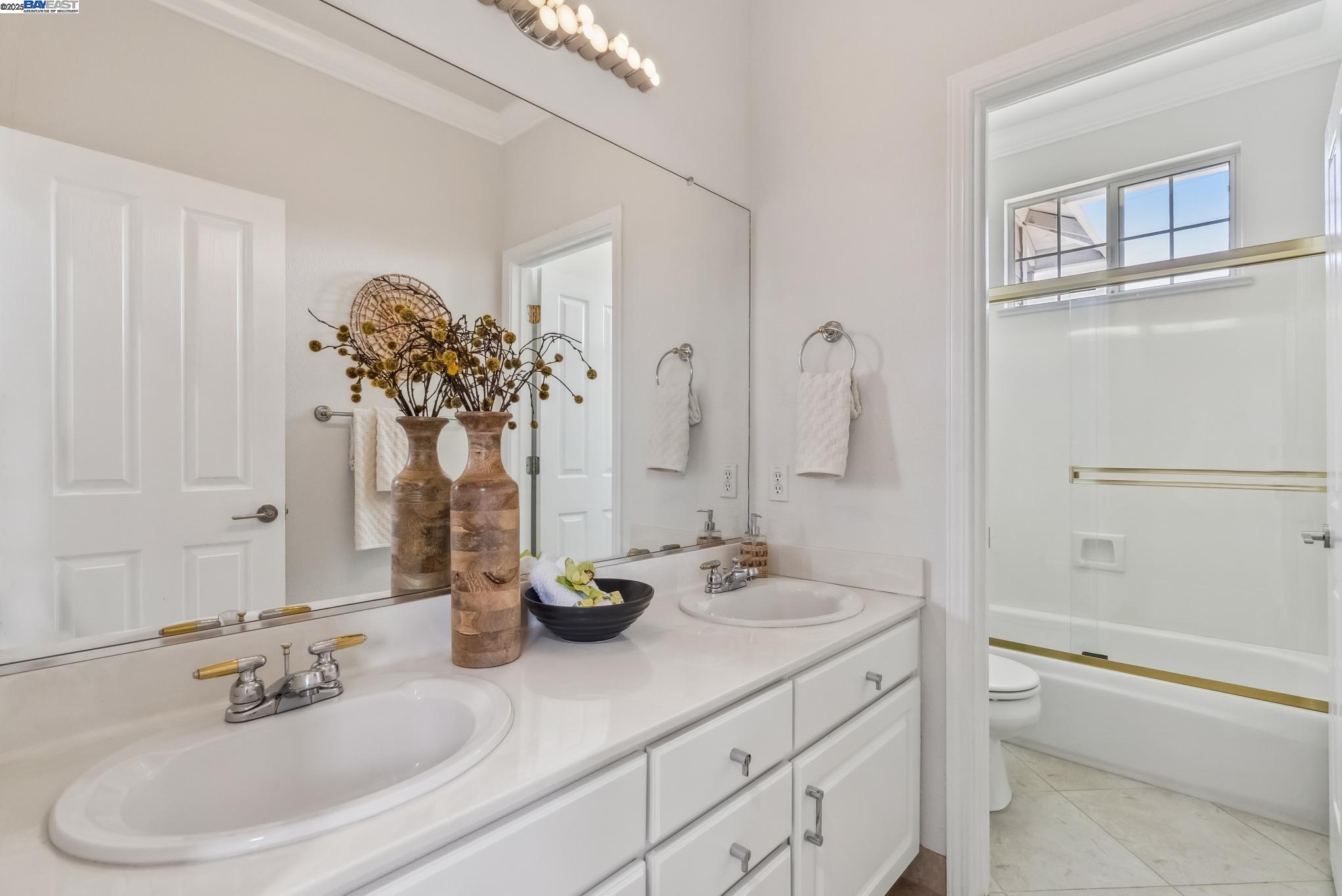 Detail Gallery Image 38 of 60 For 3879 Blackstone Ct, Castro Valley,  CA 94542 - 6 Beds | 4/1 Baths