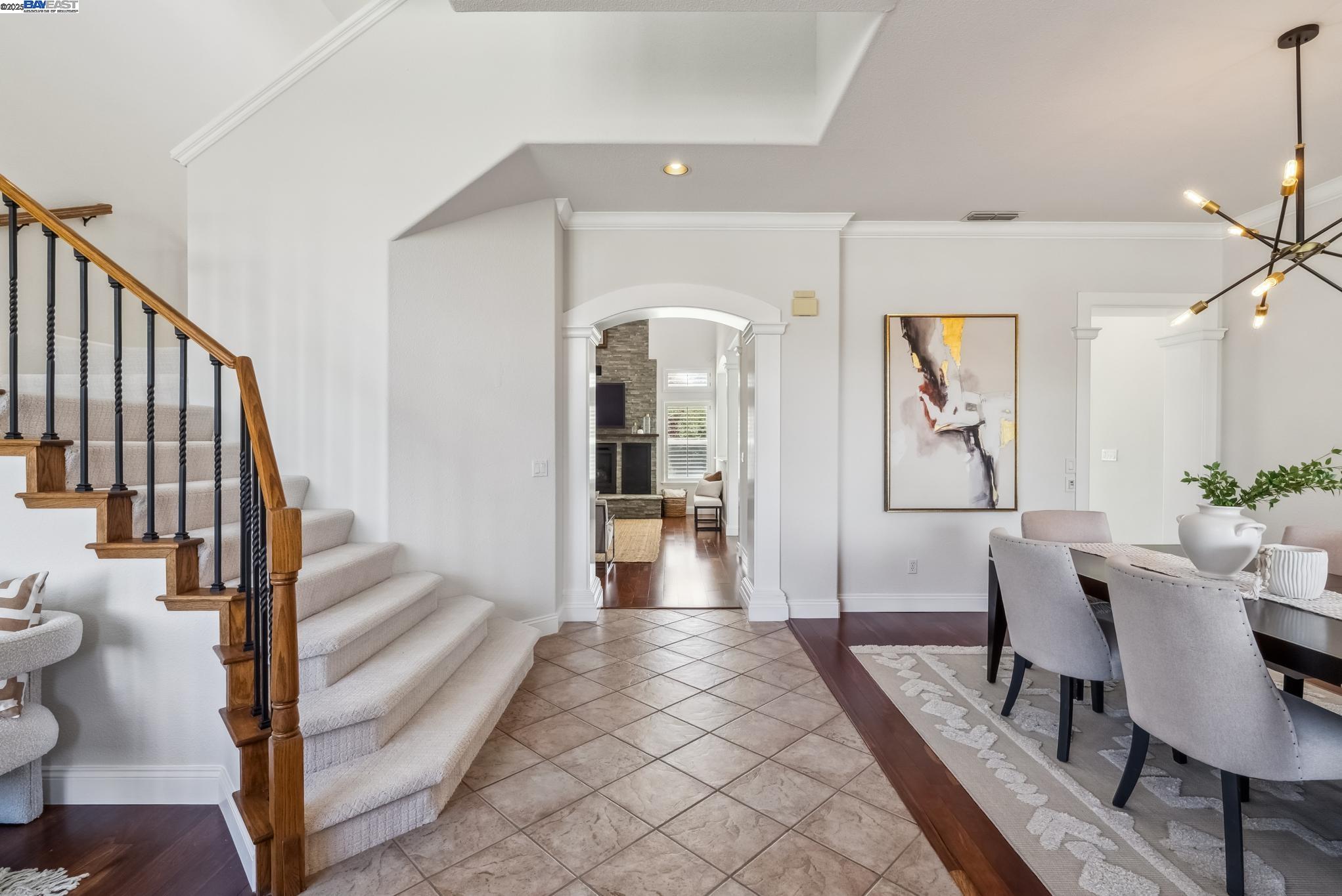 Detail Gallery Image 5 of 60 For 3879 Blackstone Ct, Castro Valley,  CA 94542 - 6 Beds | 4/1 Baths