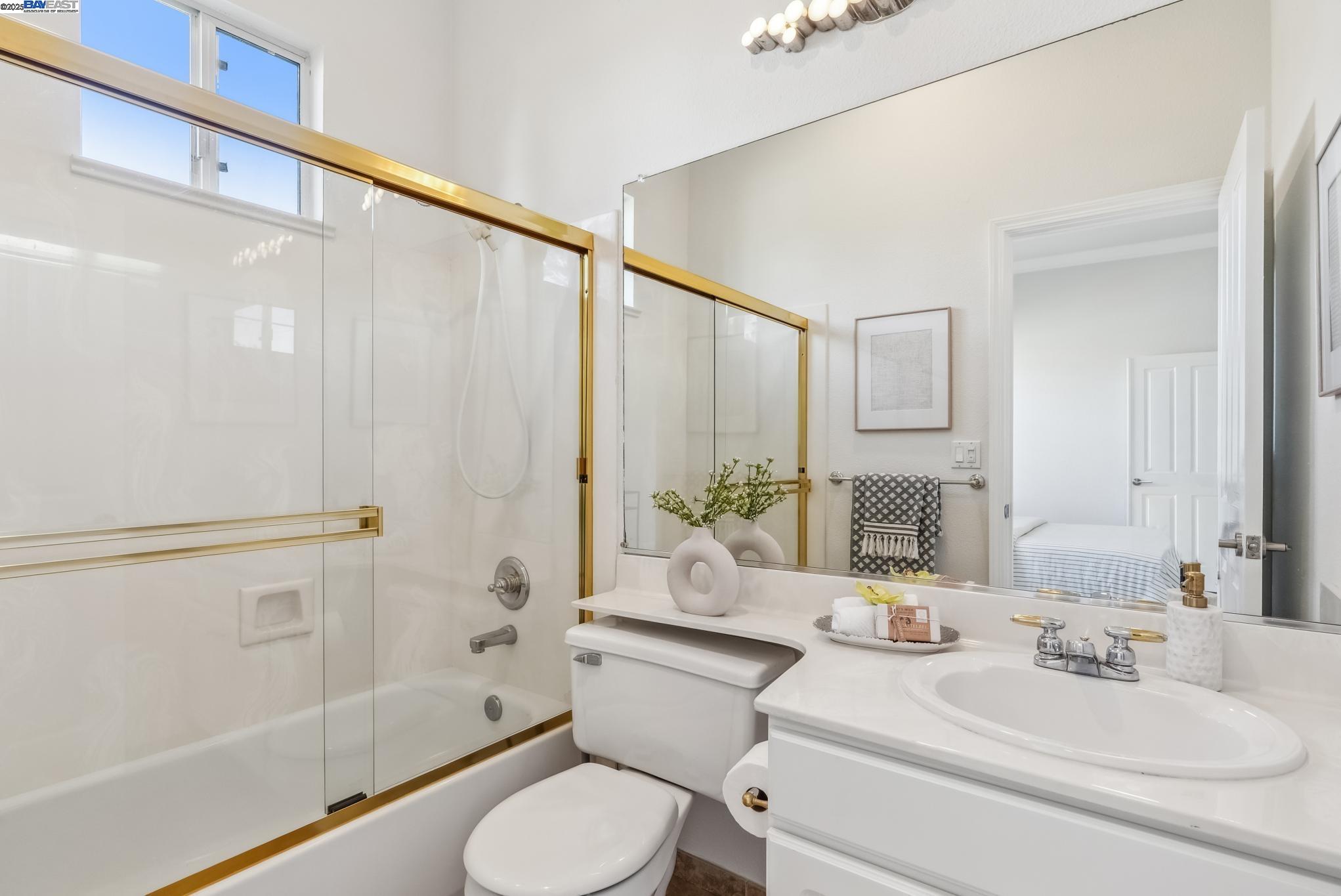 Detail Gallery Image 41 of 60 For 3879 Blackstone Ct, Castro Valley,  CA 94542 - 6 Beds | 4/1 Baths