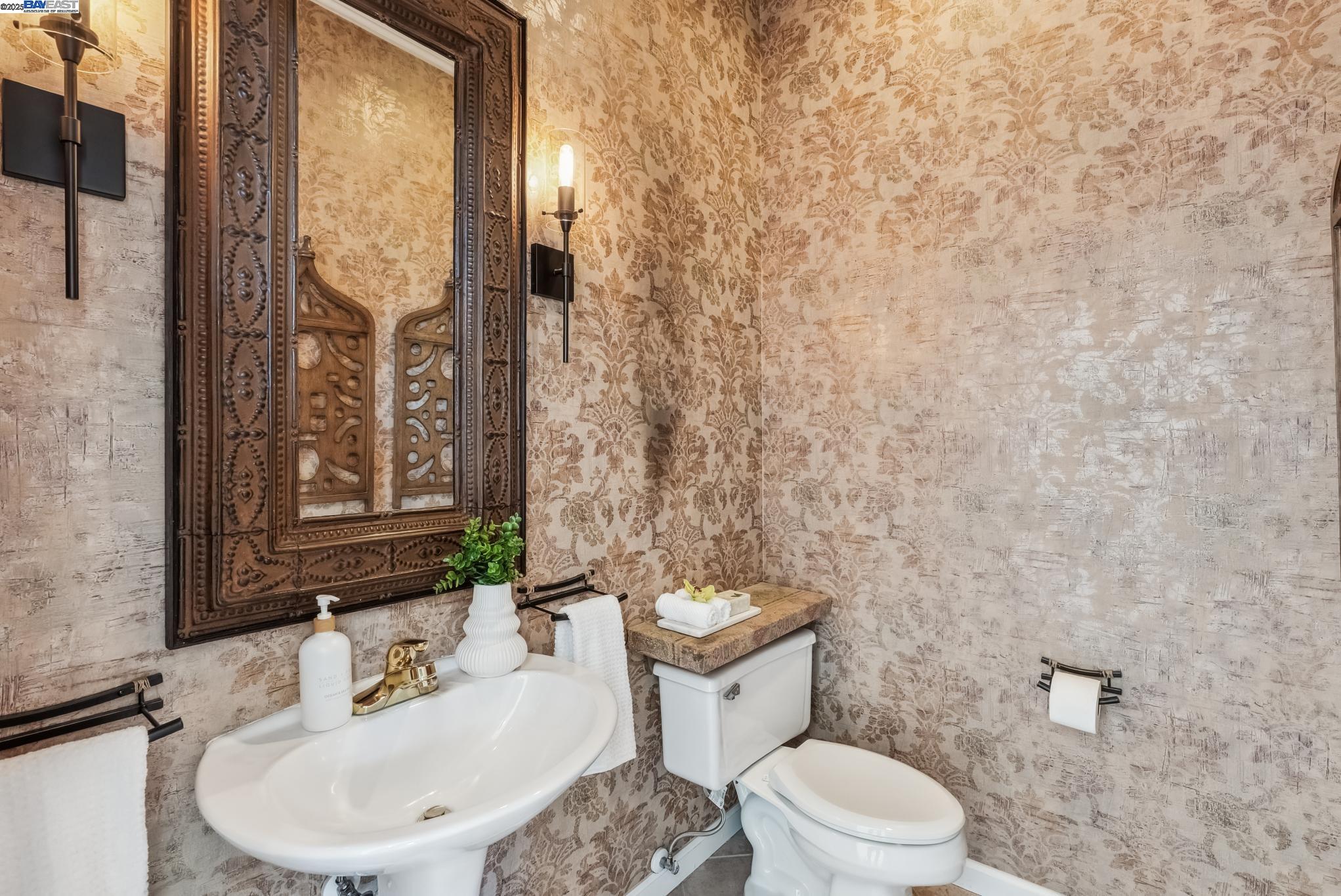 Detail Gallery Image 42 of 60 For 3879 Blackstone Ct, Castro Valley,  CA 94542 - 6 Beds | 4/1 Baths