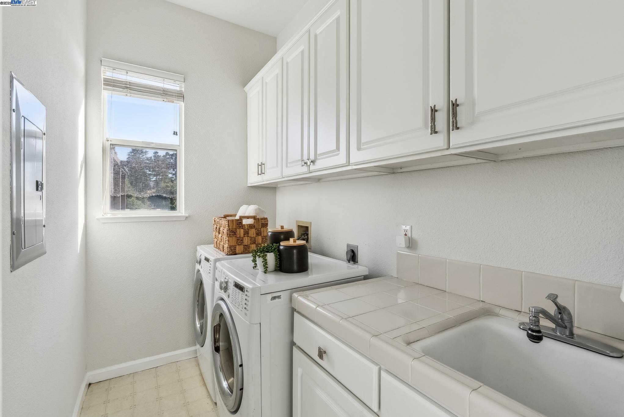 Detail Gallery Image 44 of 60 For 3879 Blackstone Ct, Castro Valley,  CA 94542 - 6 Beds | 4/1 Baths