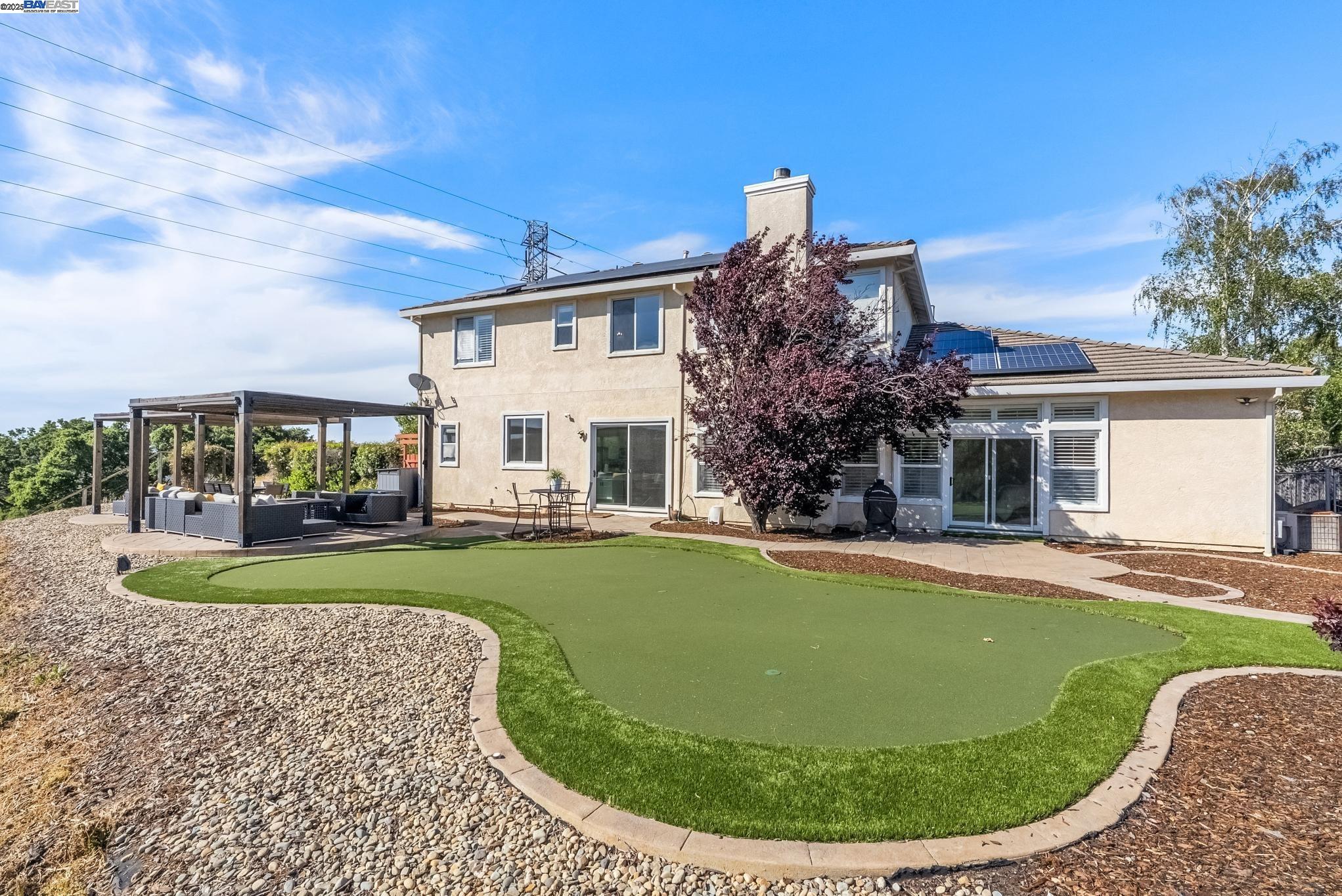 Detail Gallery Image 46 of 60 For 3879 Blackstone Ct, Castro Valley,  CA 94542 - 6 Beds | 4/1 Baths