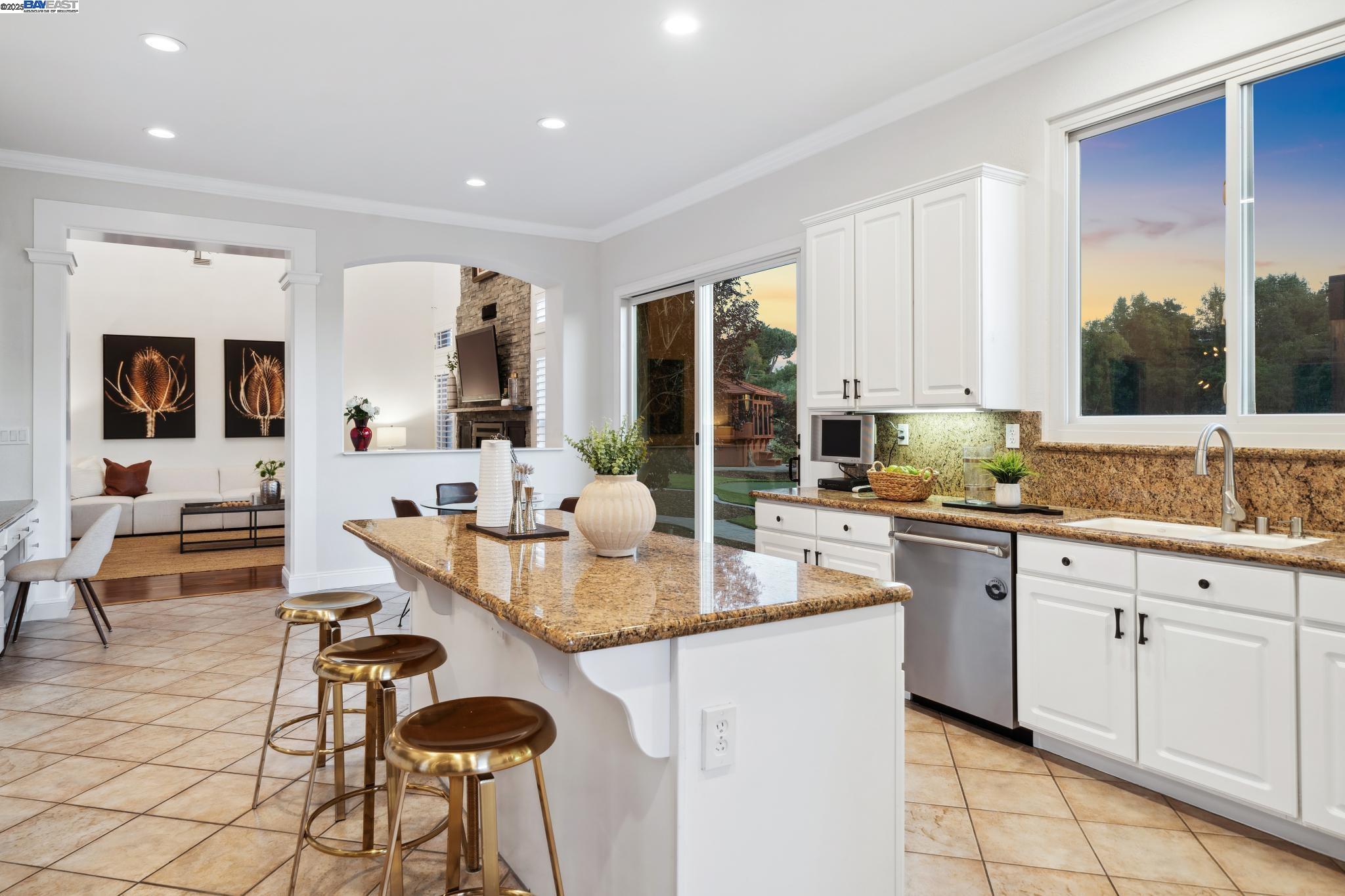 Detail Gallery Image 48 of 60 For 3879 Blackstone Ct, Castro Valley,  CA 94542 - 6 Beds | 4/1 Baths