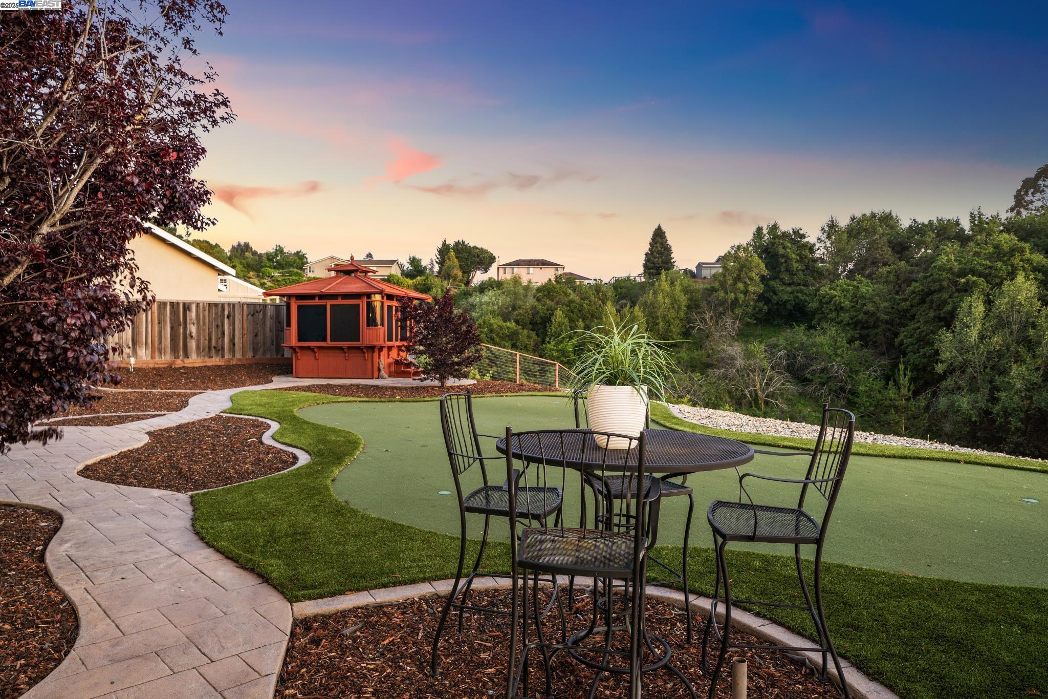 Detail Gallery Image 50 of 60 For 3879 Blackstone Ct, Castro Valley,  CA 94542 - 6 Beds | 4/1 Baths