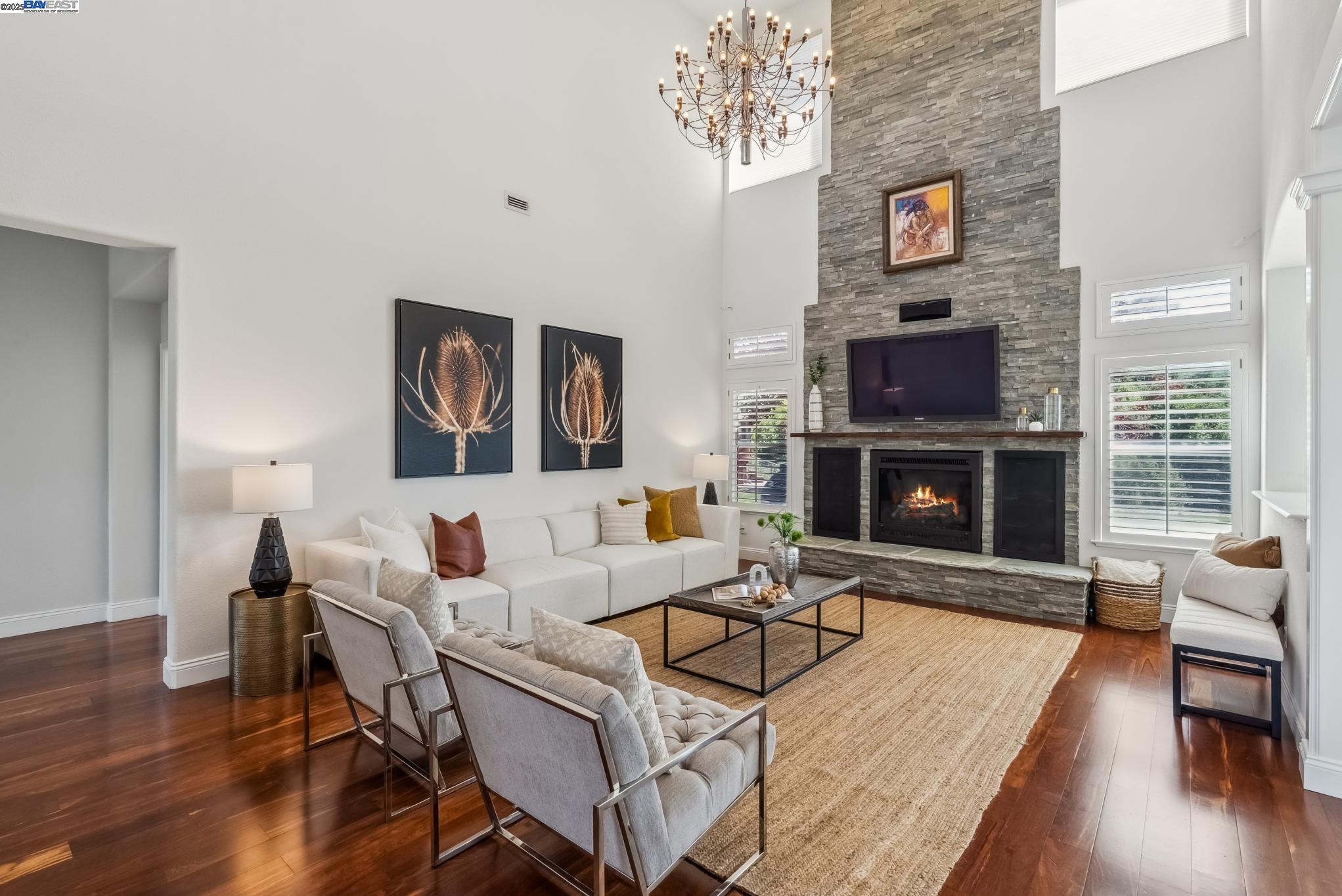 Detail Gallery Image 6 of 60 For 3879 Blackstone Ct, Castro Valley,  CA 94542 - 6 Beds | 4/1 Baths