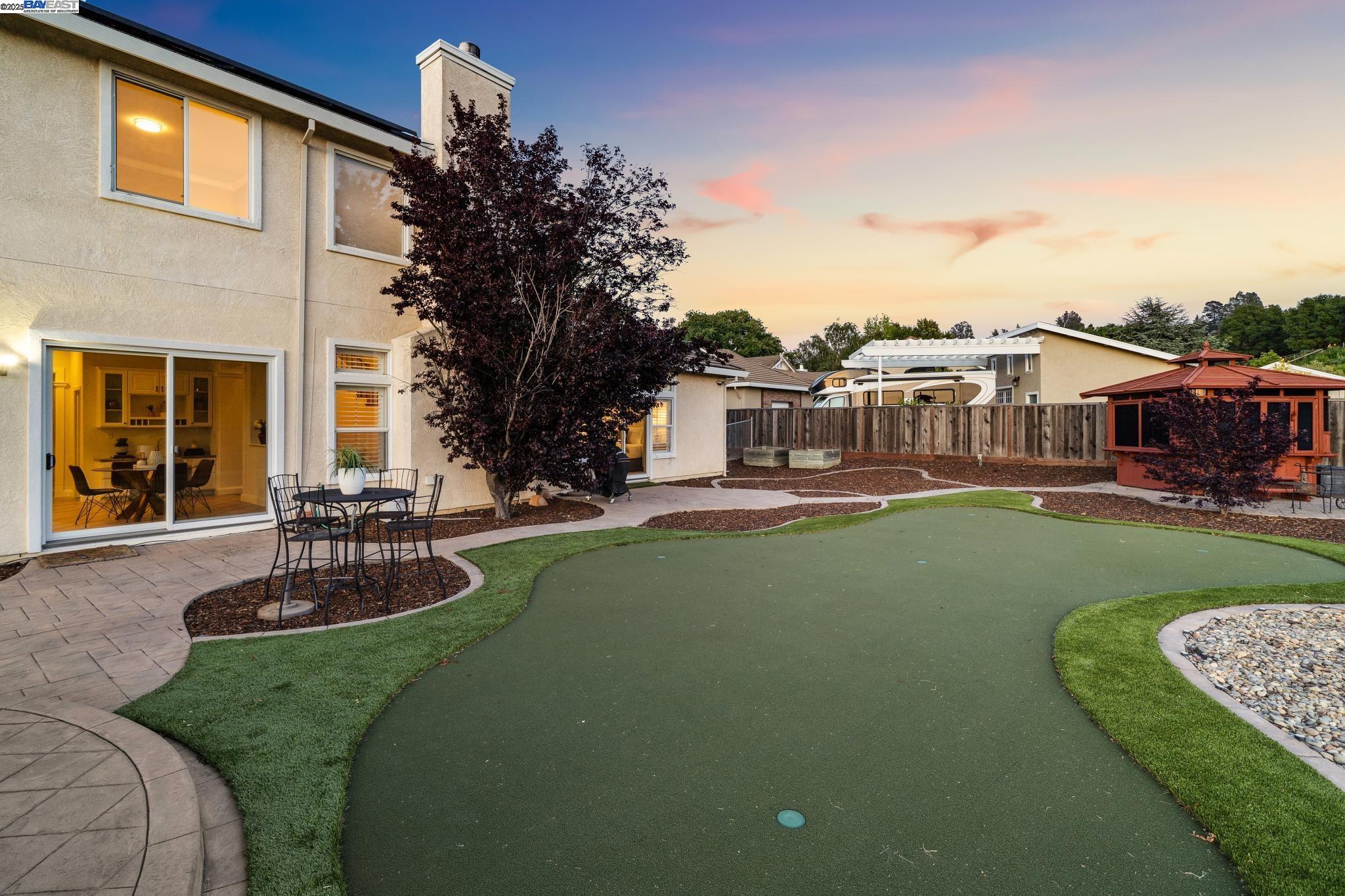 Detail Gallery Image 51 of 60 For 3879 Blackstone Ct, Castro Valley,  CA 94542 - 6 Beds | 4/1 Baths