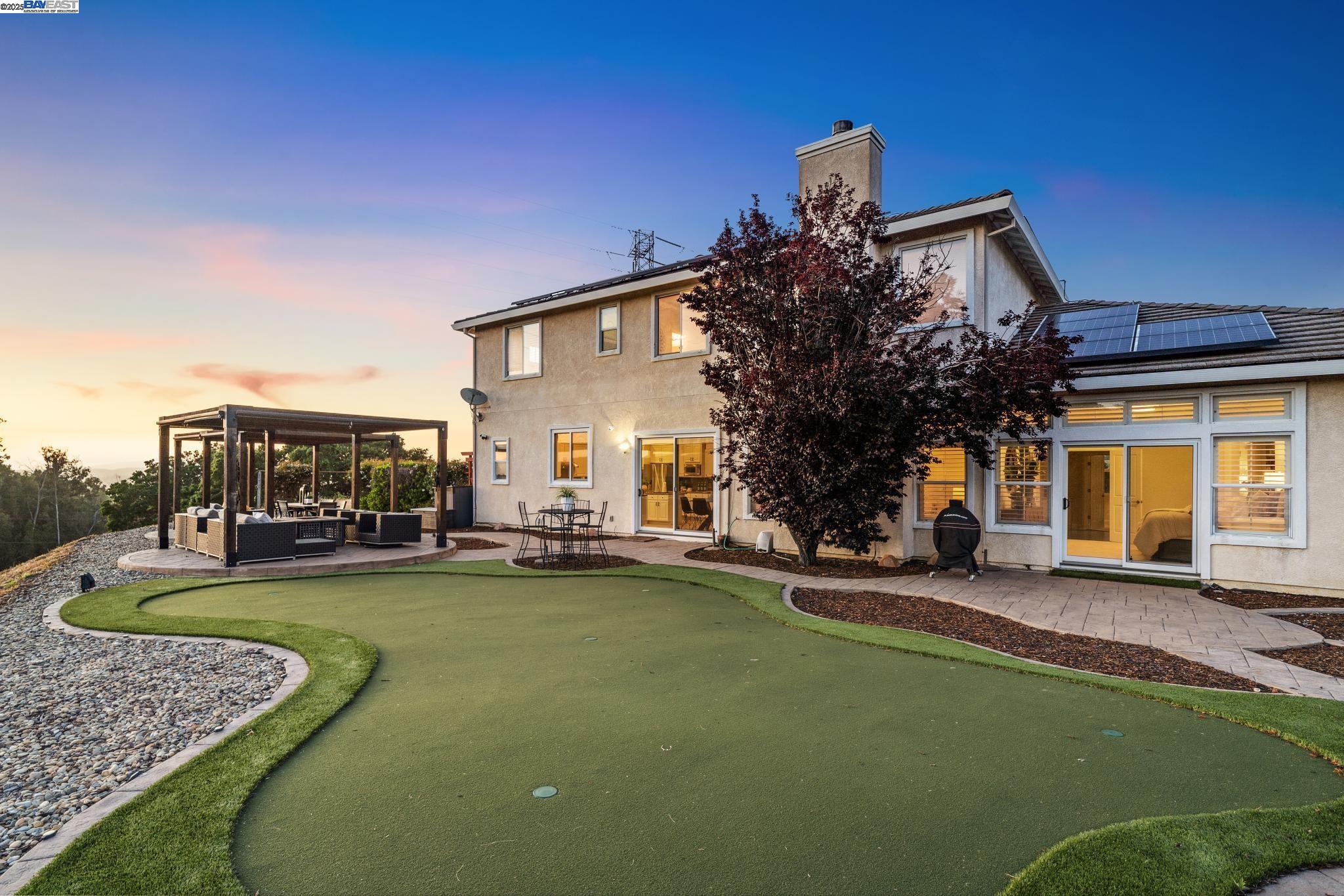 Detail Gallery Image 52 of 60 For 3879 Blackstone Ct, Castro Valley,  CA 94542 - 6 Beds | 4/1 Baths
