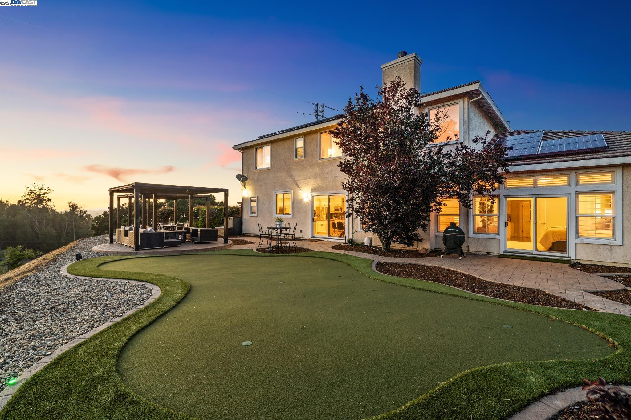 Detail Gallery Image 57 of 60 For 3879 Blackstone Ct, Castro Valley,  CA 94542 - 6 Beds | 4/1 Baths