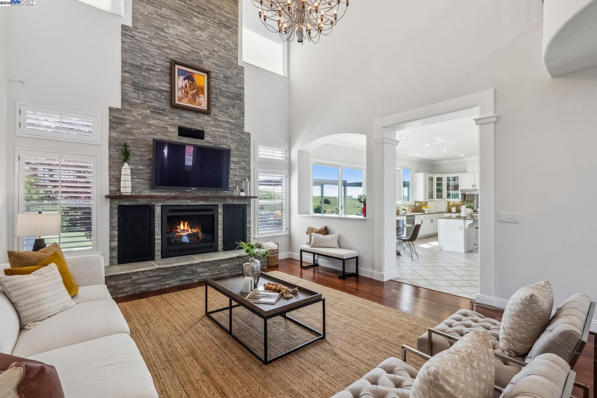 Detail Gallery Image 10 of 60 For 3879 Blackstone Ct, Castro Valley,  CA 94542 - 6 Beds | 4/1 Baths