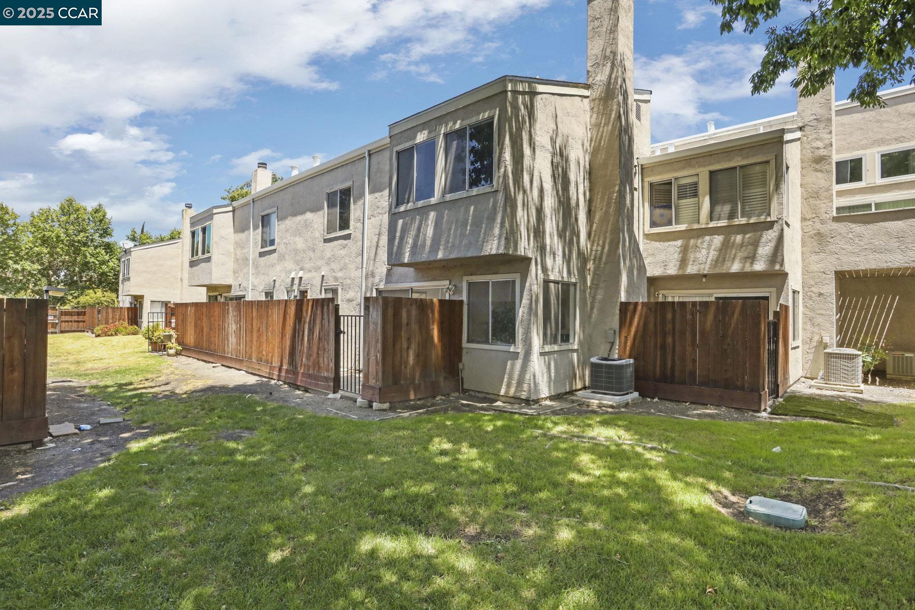 Detail Gallery Image 1 of 1 For 3712 Willow Pass Road #29,  Concord,  CA 94519 - 2 Beds | 1/1 Baths