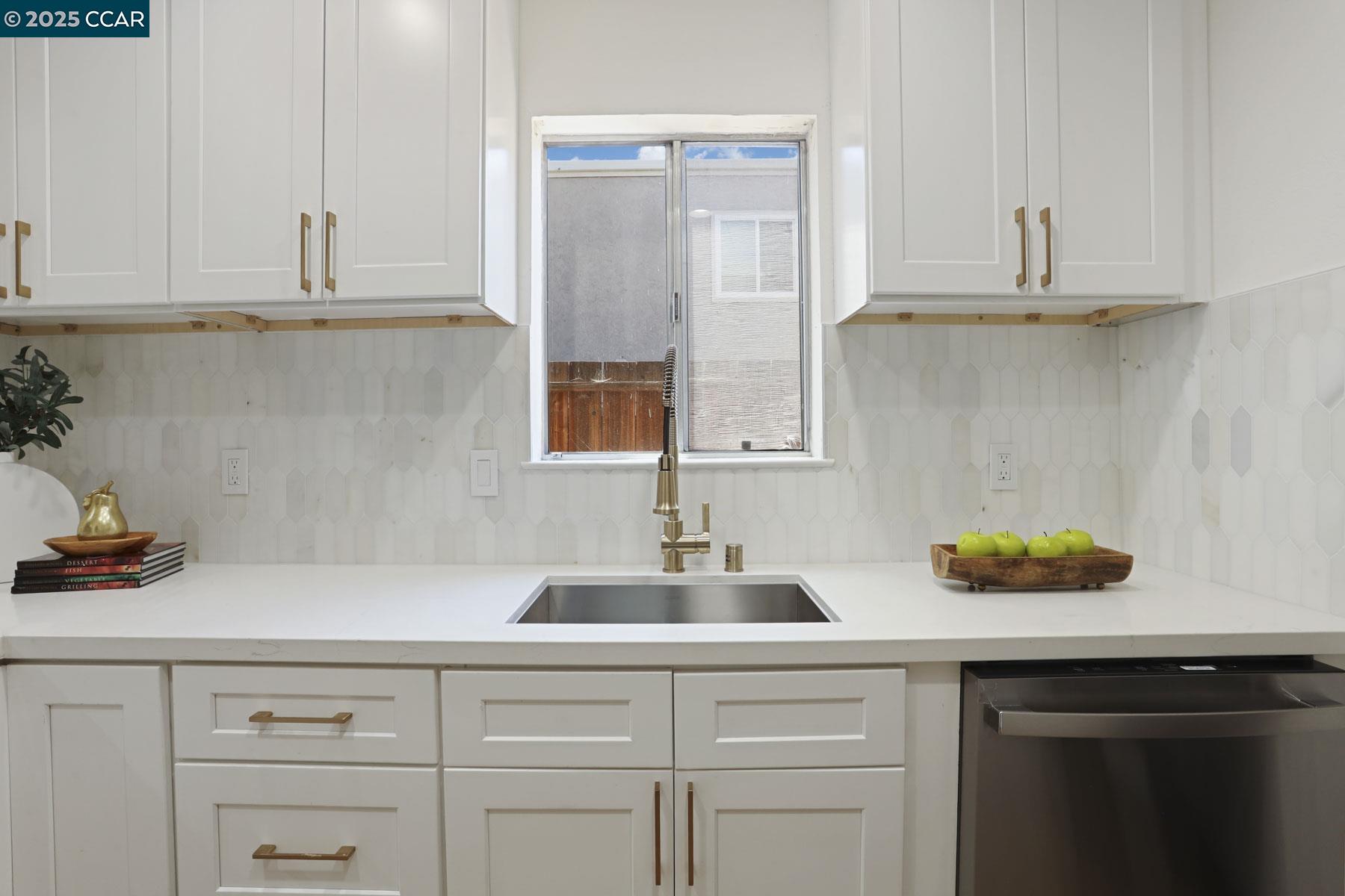 Photo #6: 41102058 Listing 