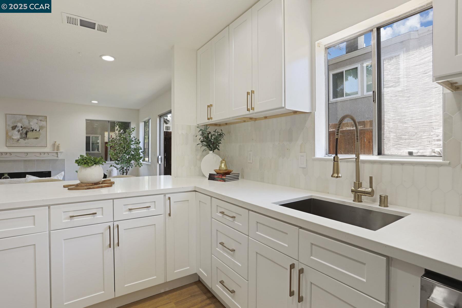 Photo #7: 41102058 Listing: Photo #7