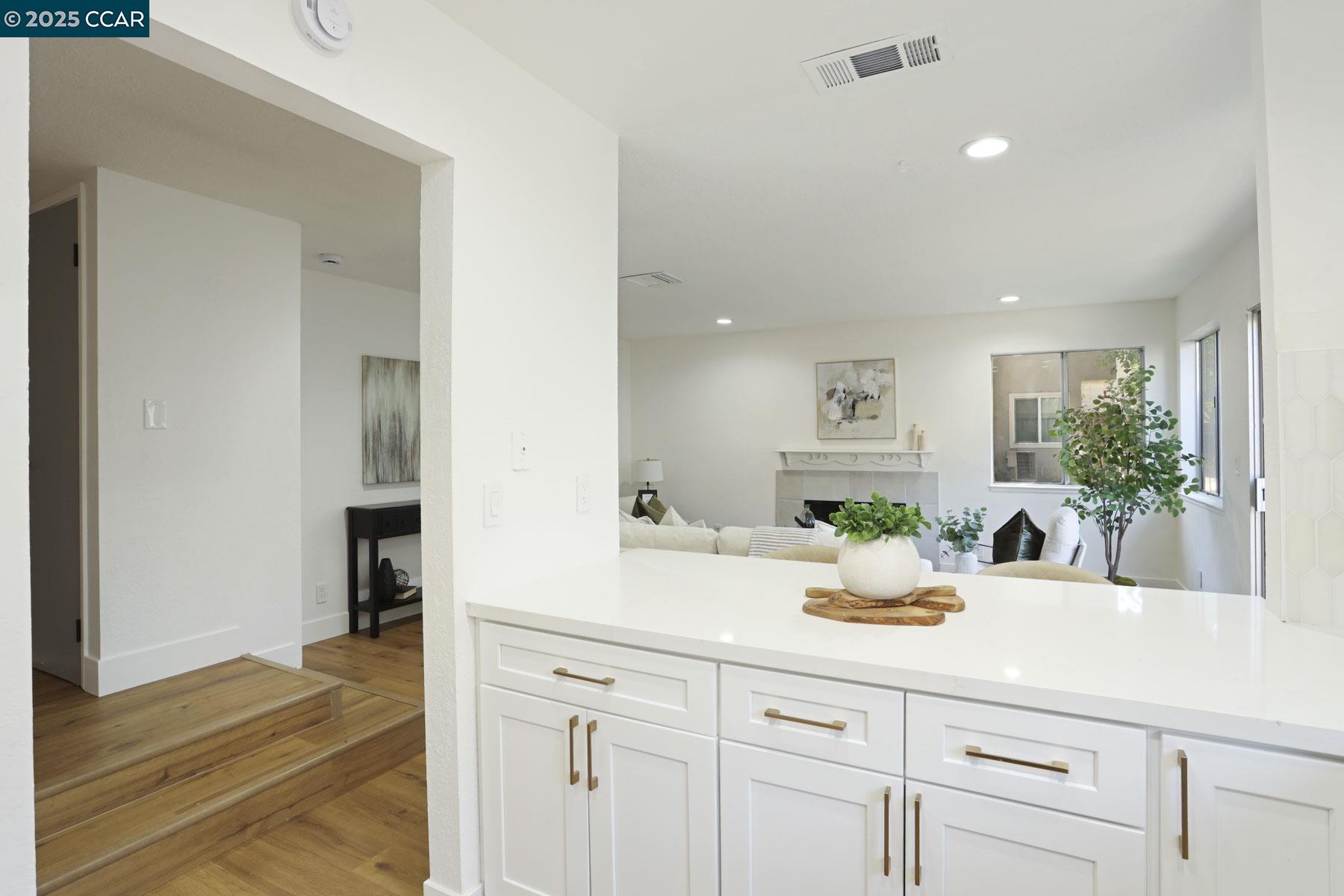 Photo #8: 41102058 Listing: Photo #8
