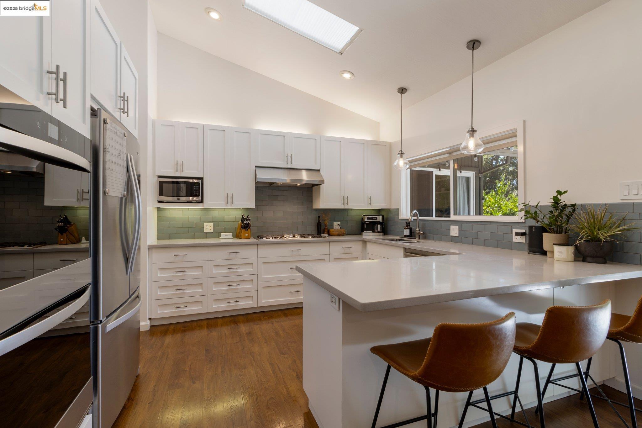 Detail Gallery Image 11 of 48 For 2041 Hidden Valley Dr, Santa Rosa,  CA 95404 - 3 Beds | 2 Baths